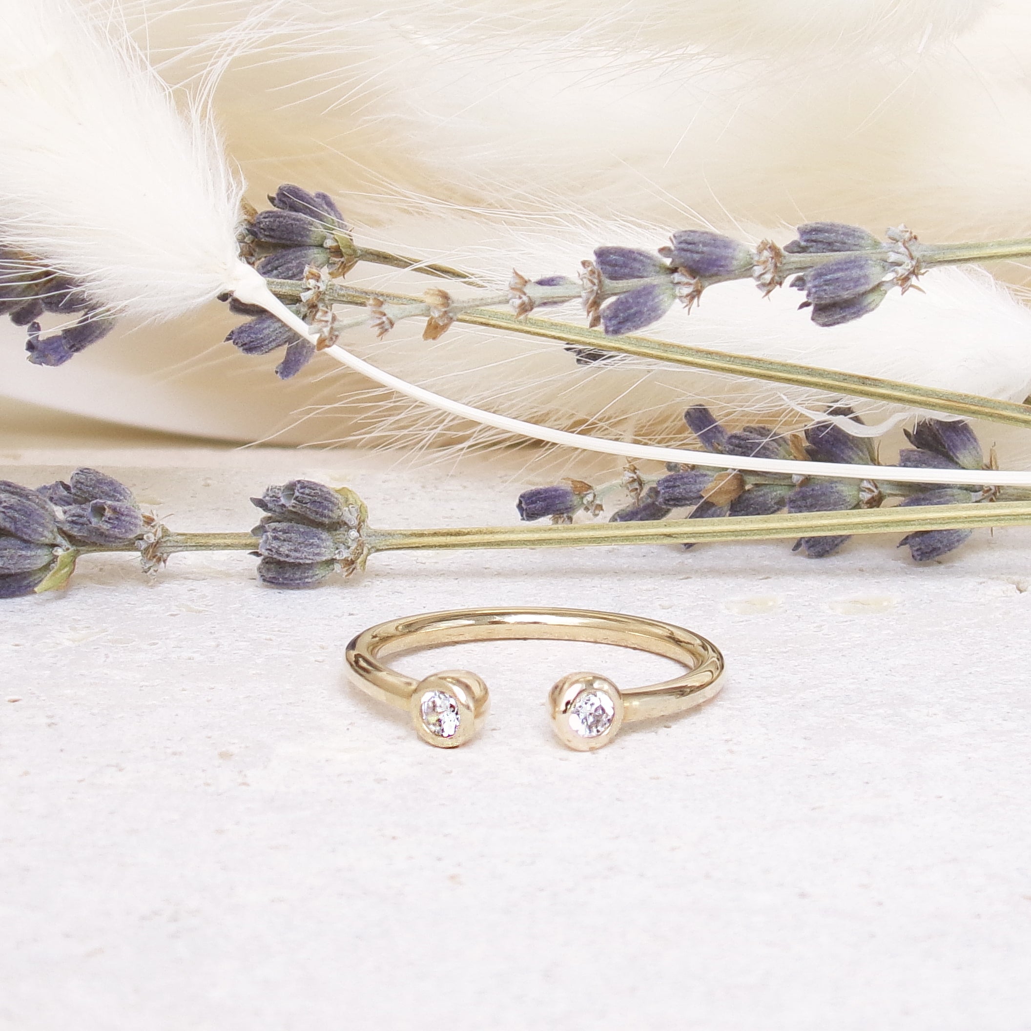 Misaki ring with zircons gold plated