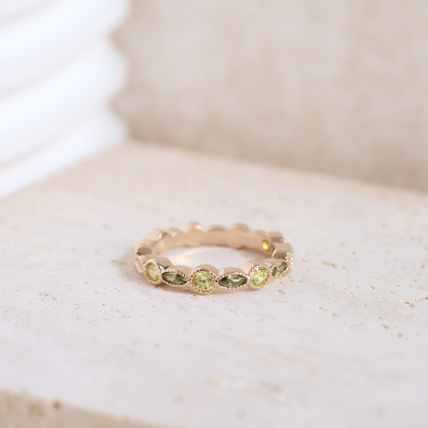Nayasa feston band ring with green zircons gold plated