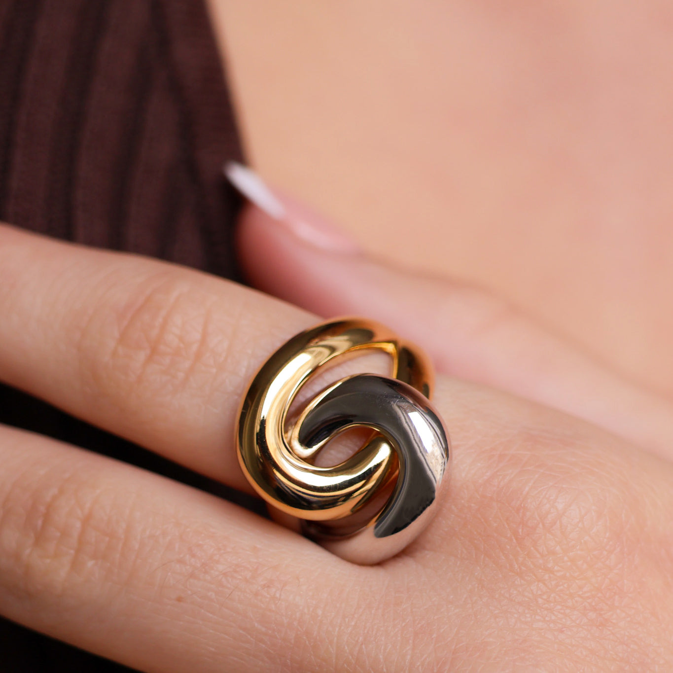 Xana ring smooth two-tone interlaced gold-plated