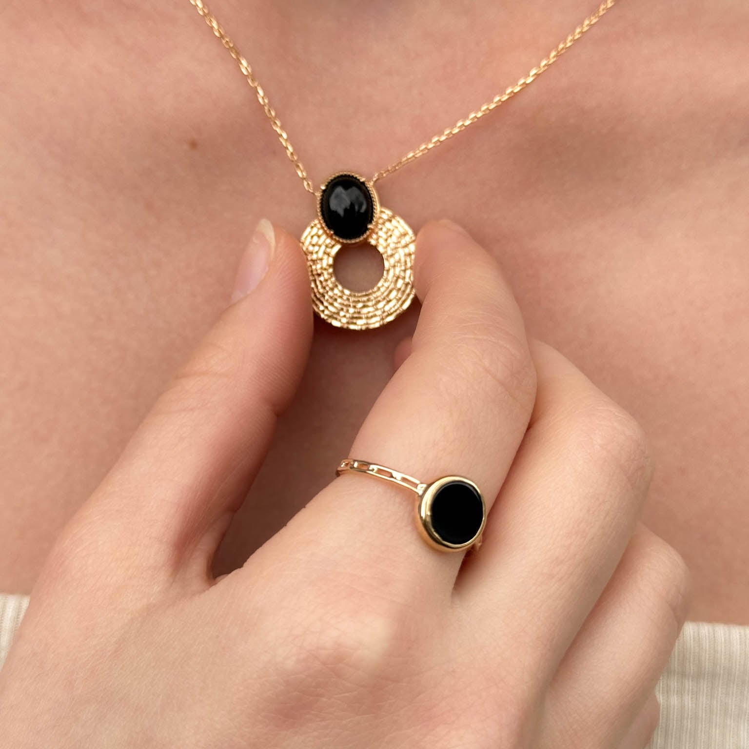 Kara ring openwork with black agate gold-plated