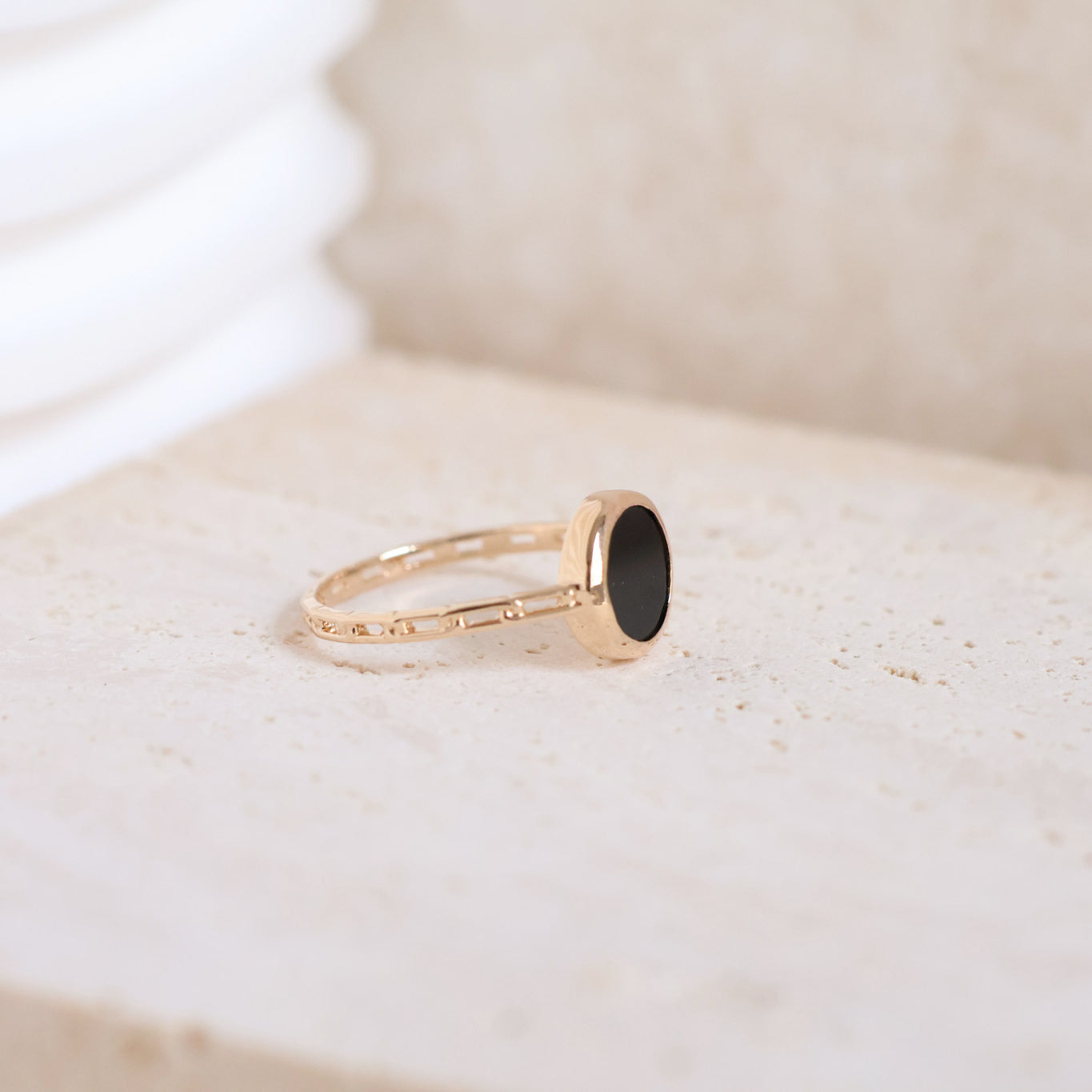 Kara ring openwork with black agate gold-plated