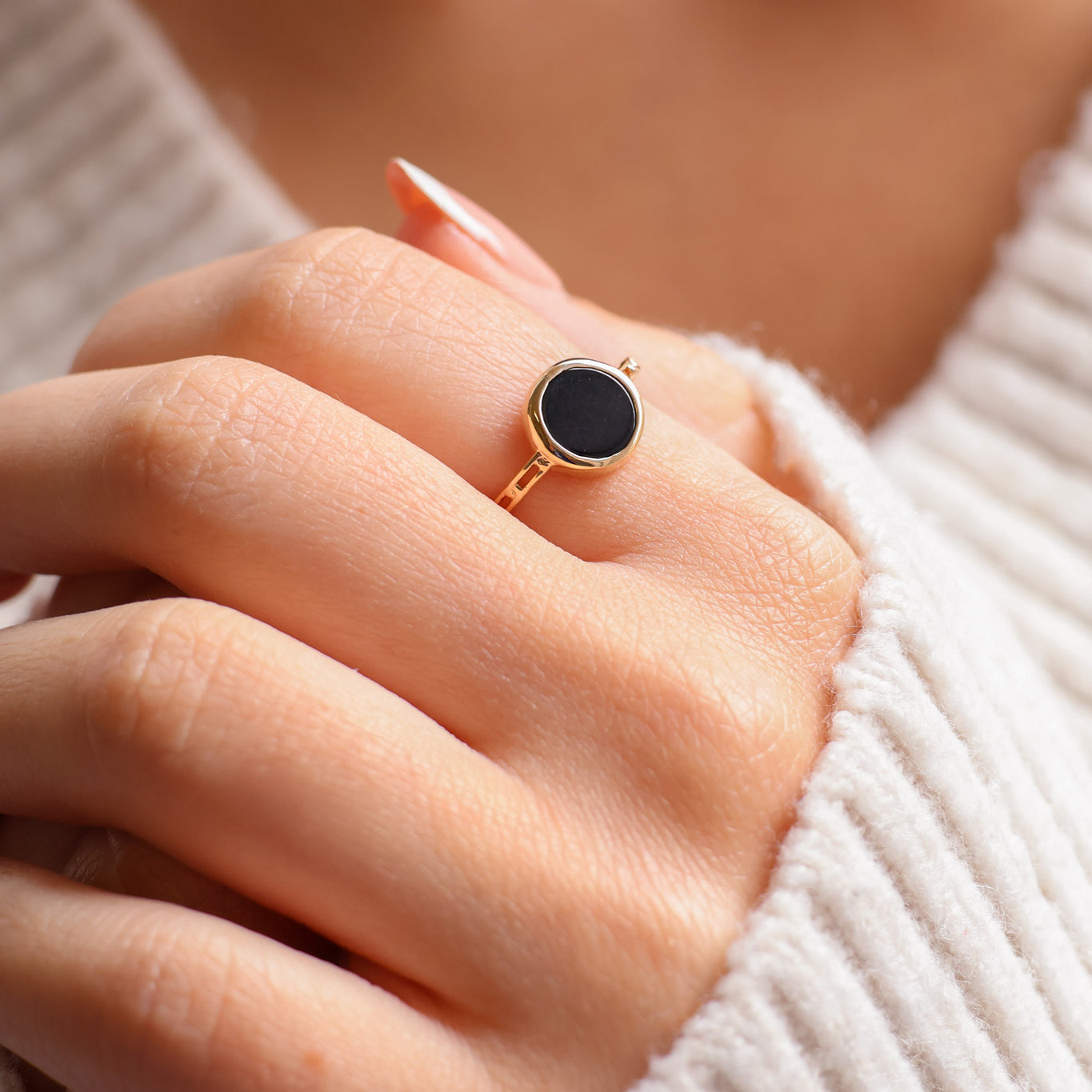 Kara ring openwork with black agate gold-plated