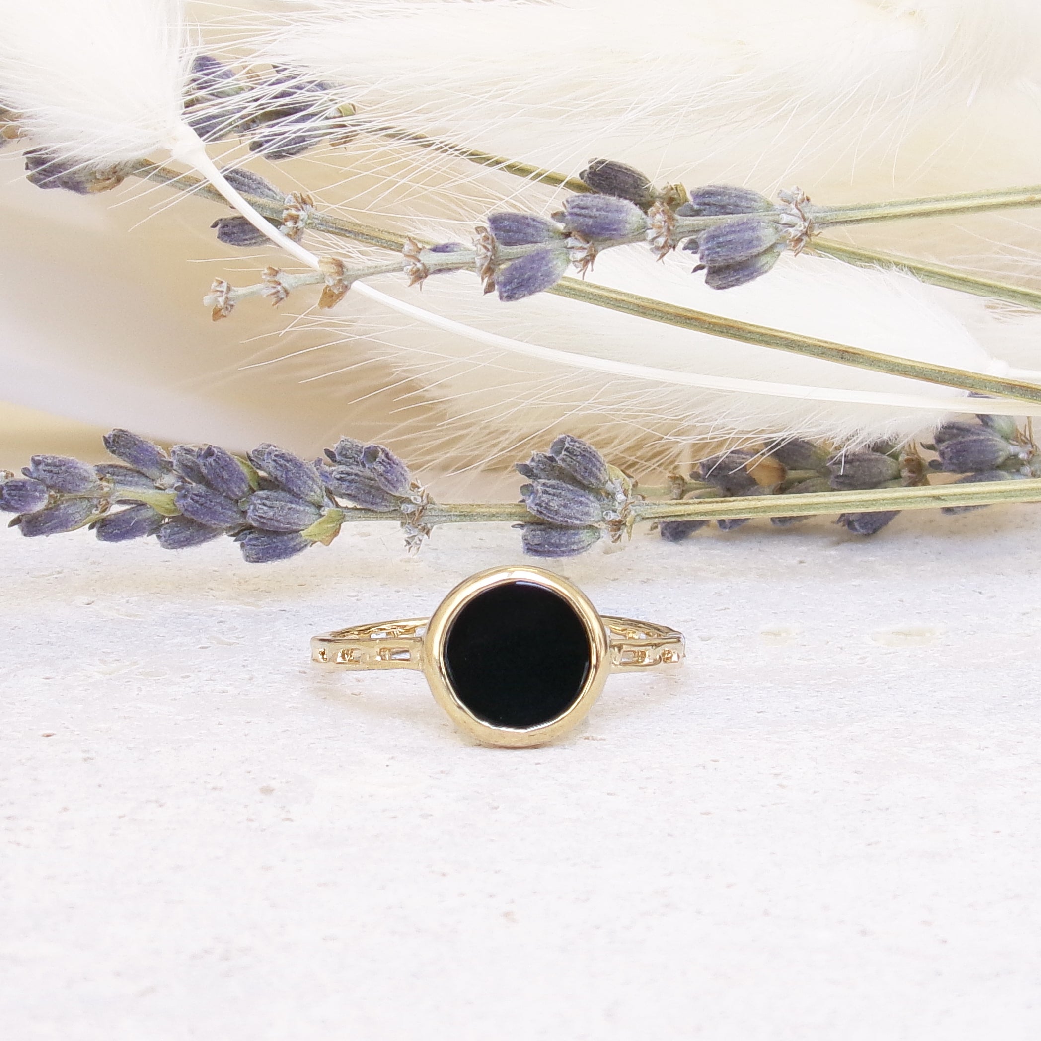 Kara ring openwork with black agate gold-plated