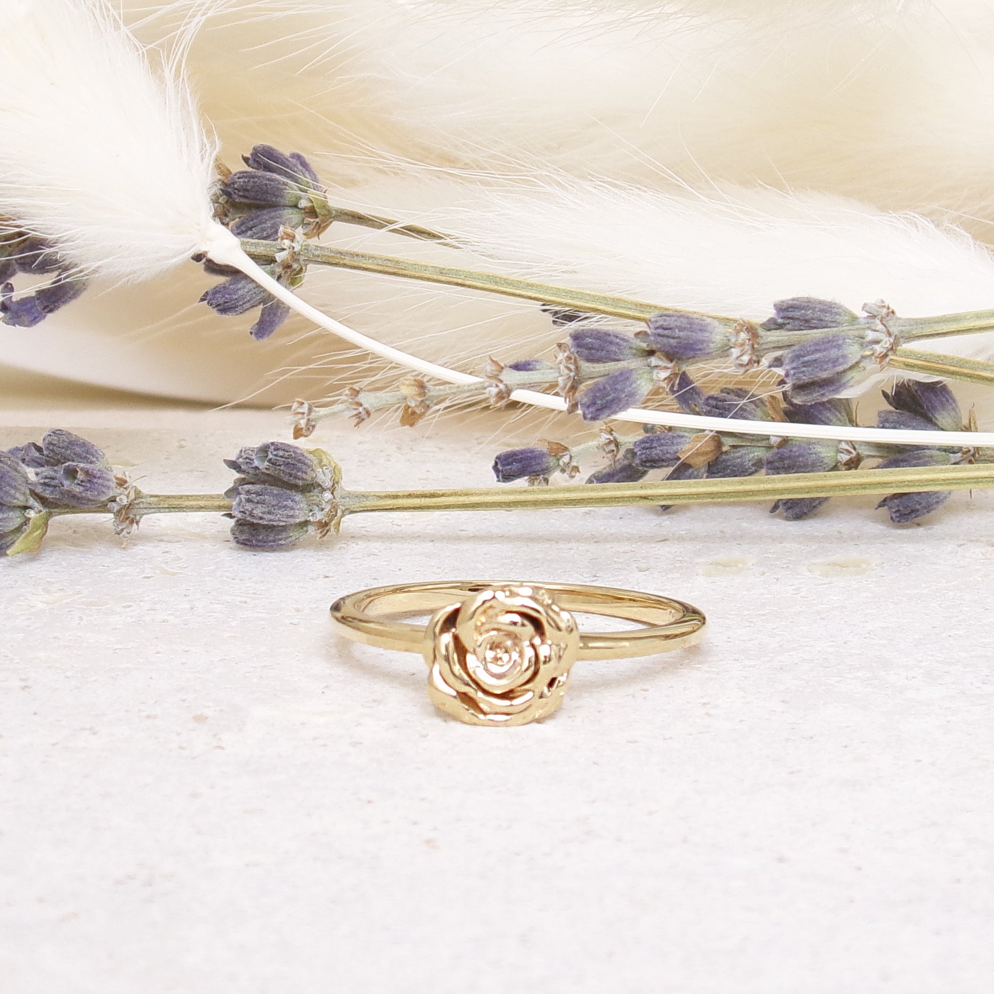 Iza ring flower motif gold plated