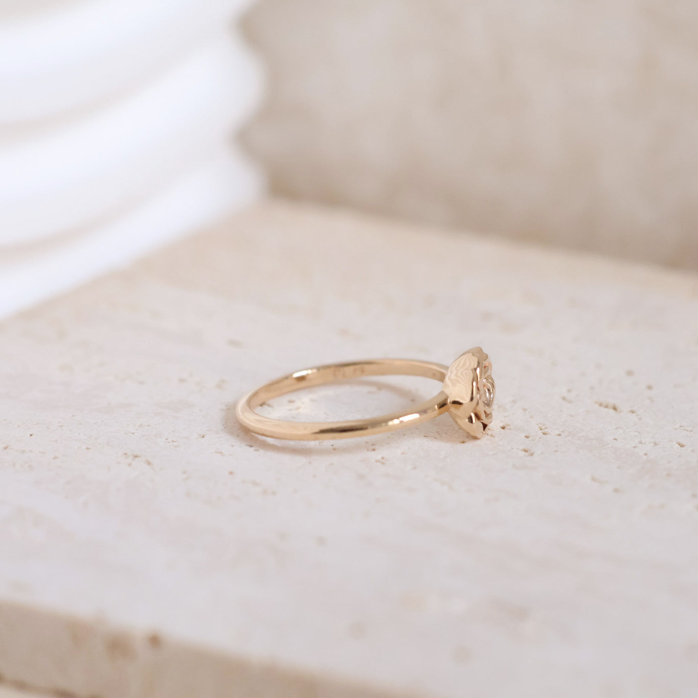 Iza ring flower motif gold plated