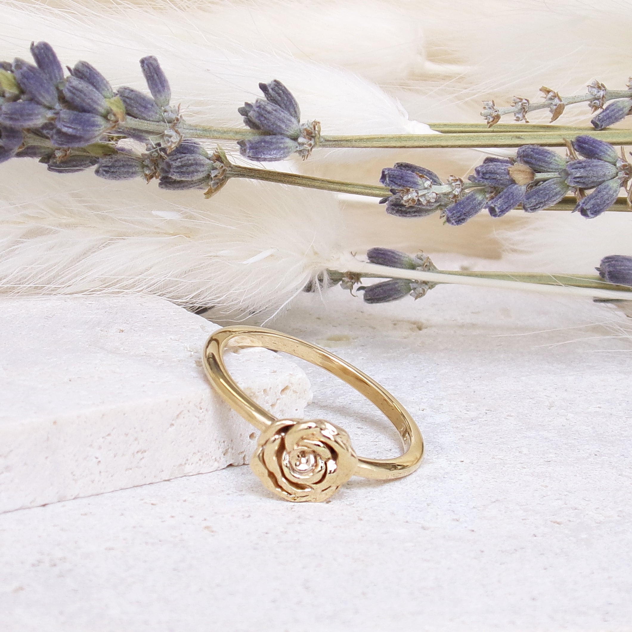 Iza ring flower motif gold plated