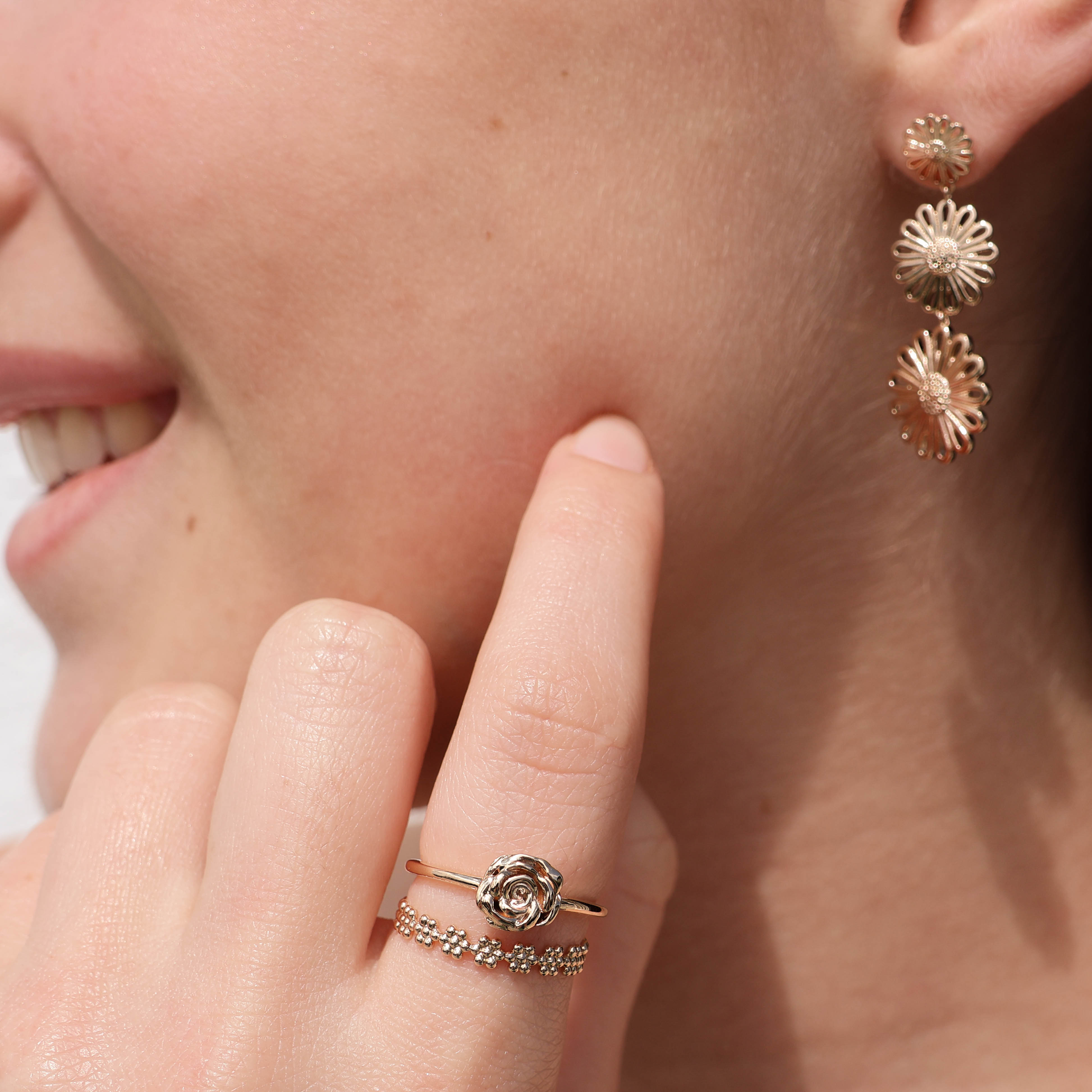 Iza ring flower motif gold plated