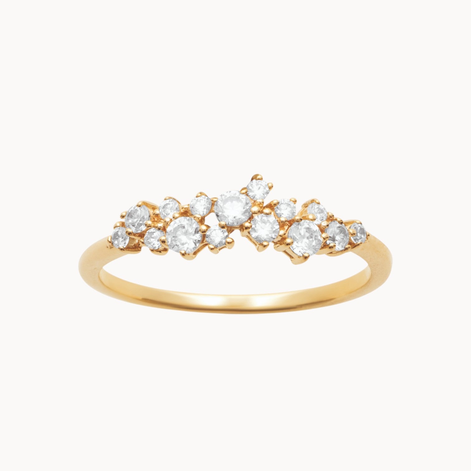 Bague Quira en plaqué or 18K, design romantique, oxydes de zirconium, bijou raffiné et élégant Joyamada.