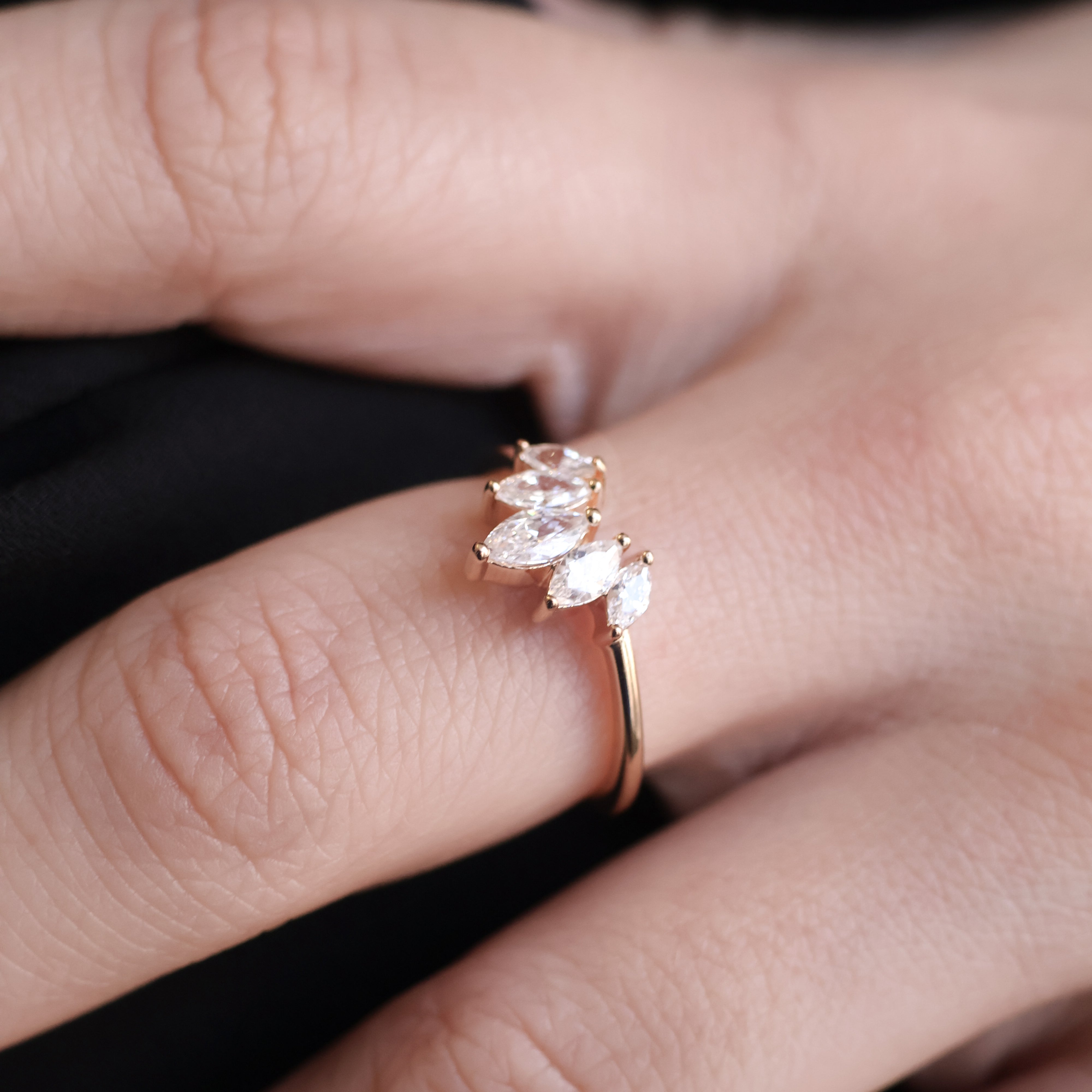 Bague Amanda en plaqué or 18K, oxydes de zirconium, bijou raffiné et féminin, élégant et éclatant Joyamada.