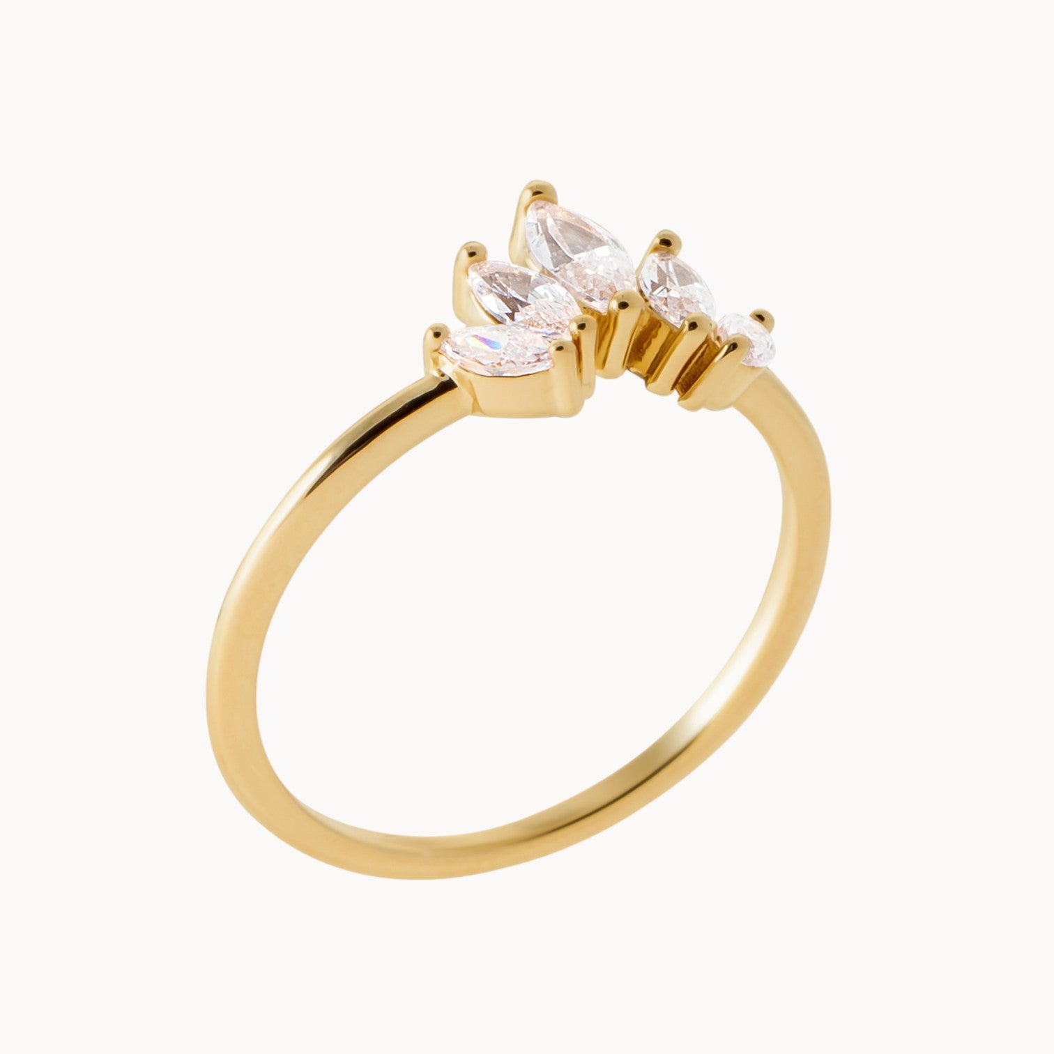 Bague Amanda en plaqué or 18K, oxydes de zirconium, bijou raffiné et féminin, élégant et éclatant Joyamada.