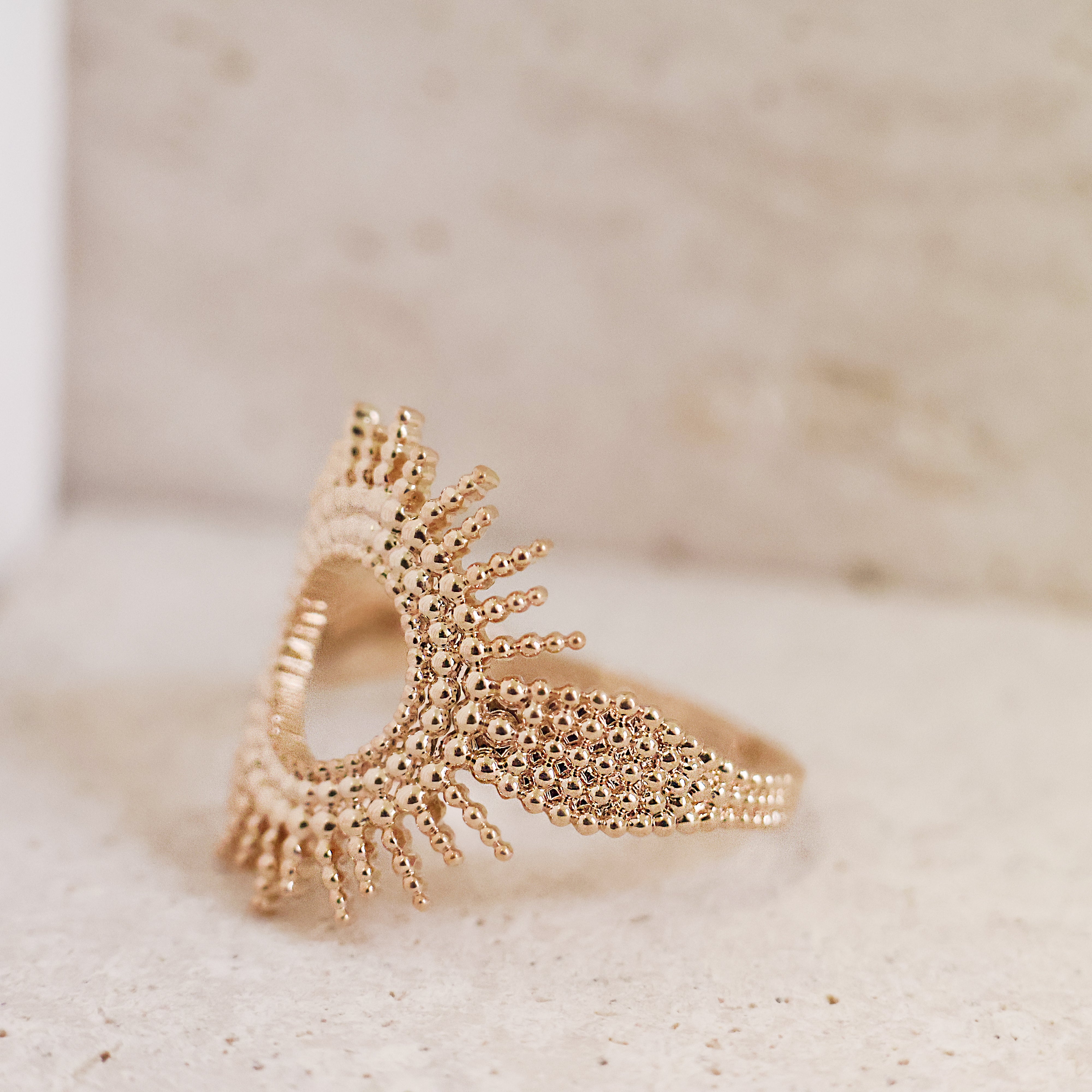 Bague Moanda en plaqué or 18K, design soleil, détails perlés, bijou élégant et lumineux Joyamada.