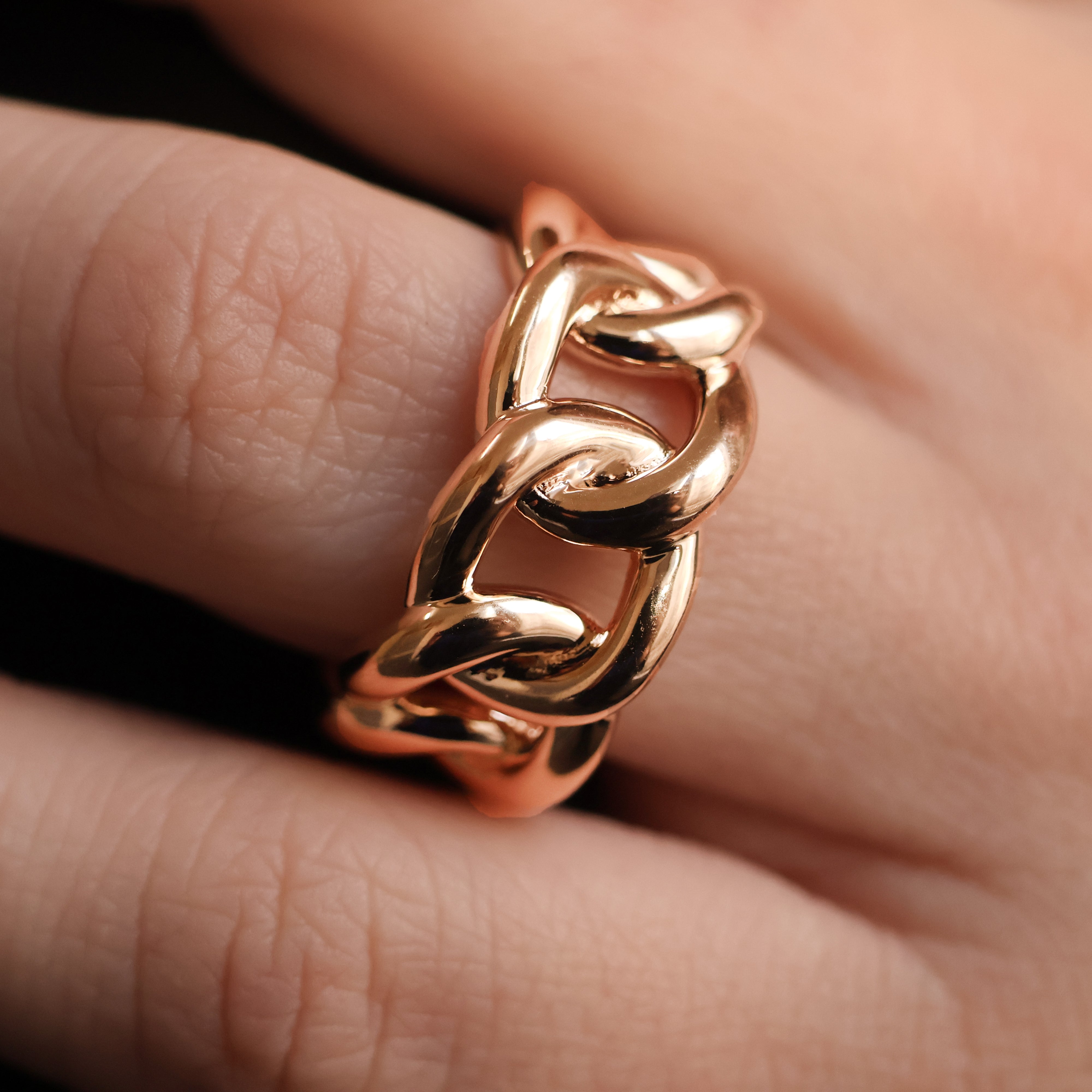 Bague Kim en plaqué or 18K, design chaîne, bijou audacieux, moderne et intemporel Joyamada.