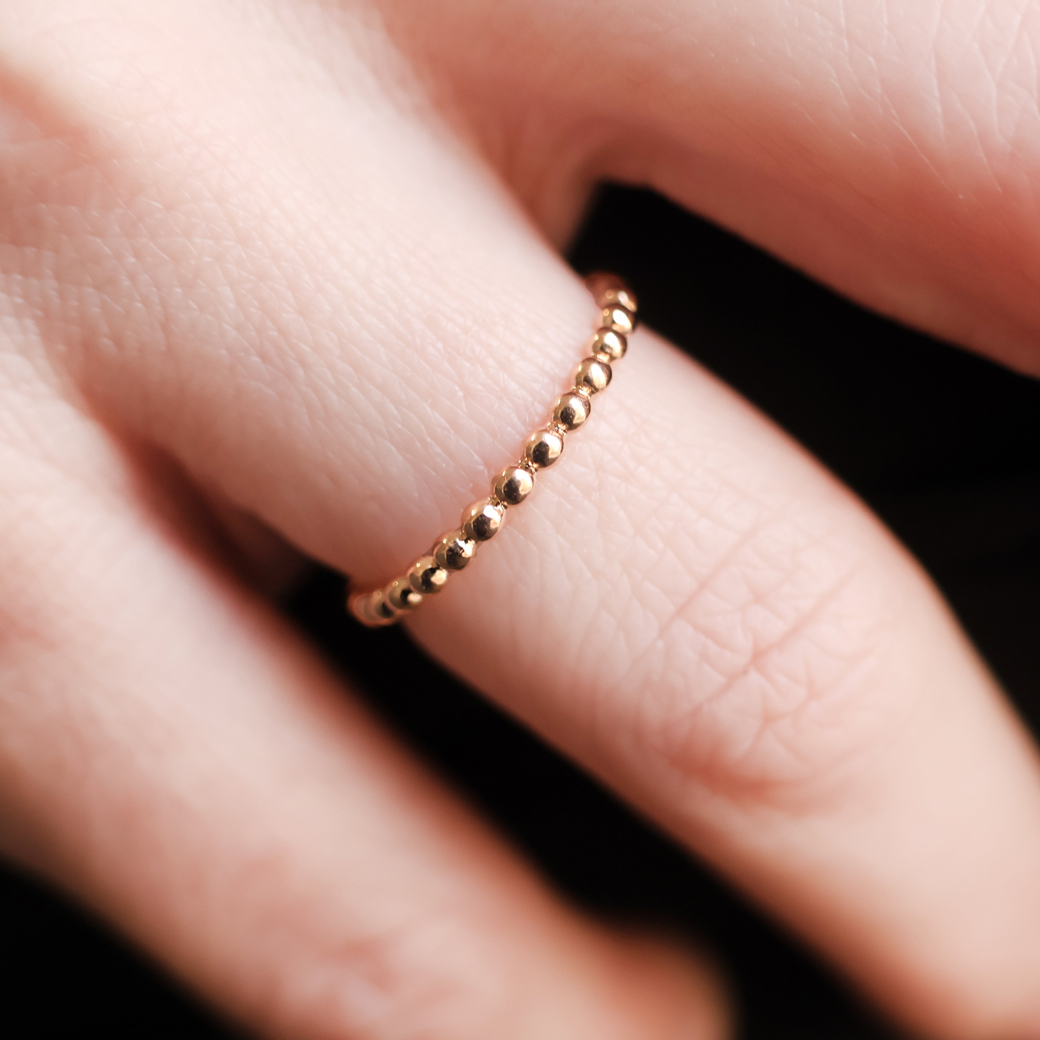 Bague Margot en plaqué or 18K, design perlé, minimaliste et raffiné, bijou élégant et intemporel Joyamada.