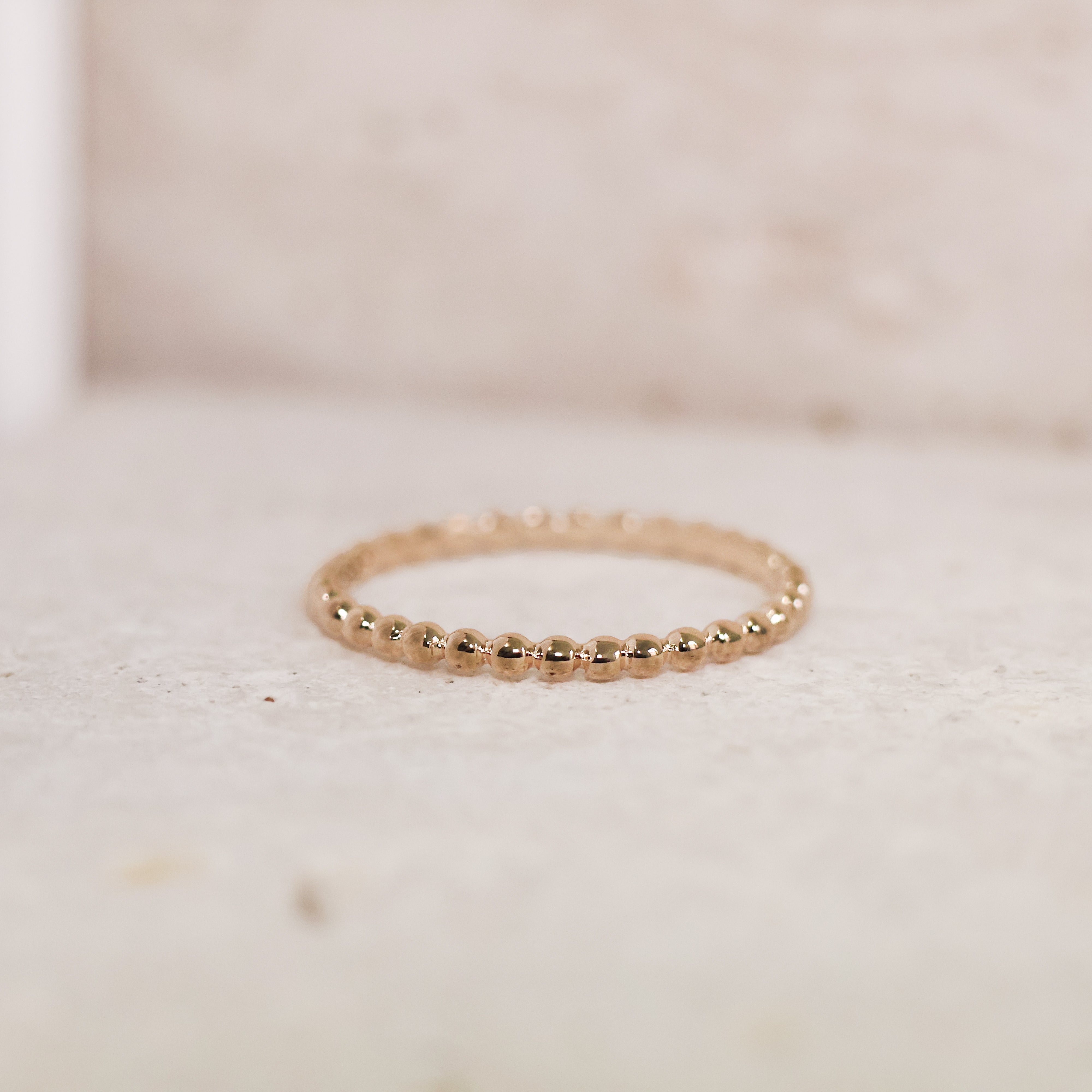 Bague Margot en plaqué or 18K, design perlé, minimaliste et raffiné, bijou élégant et intemporel Joyamada.
