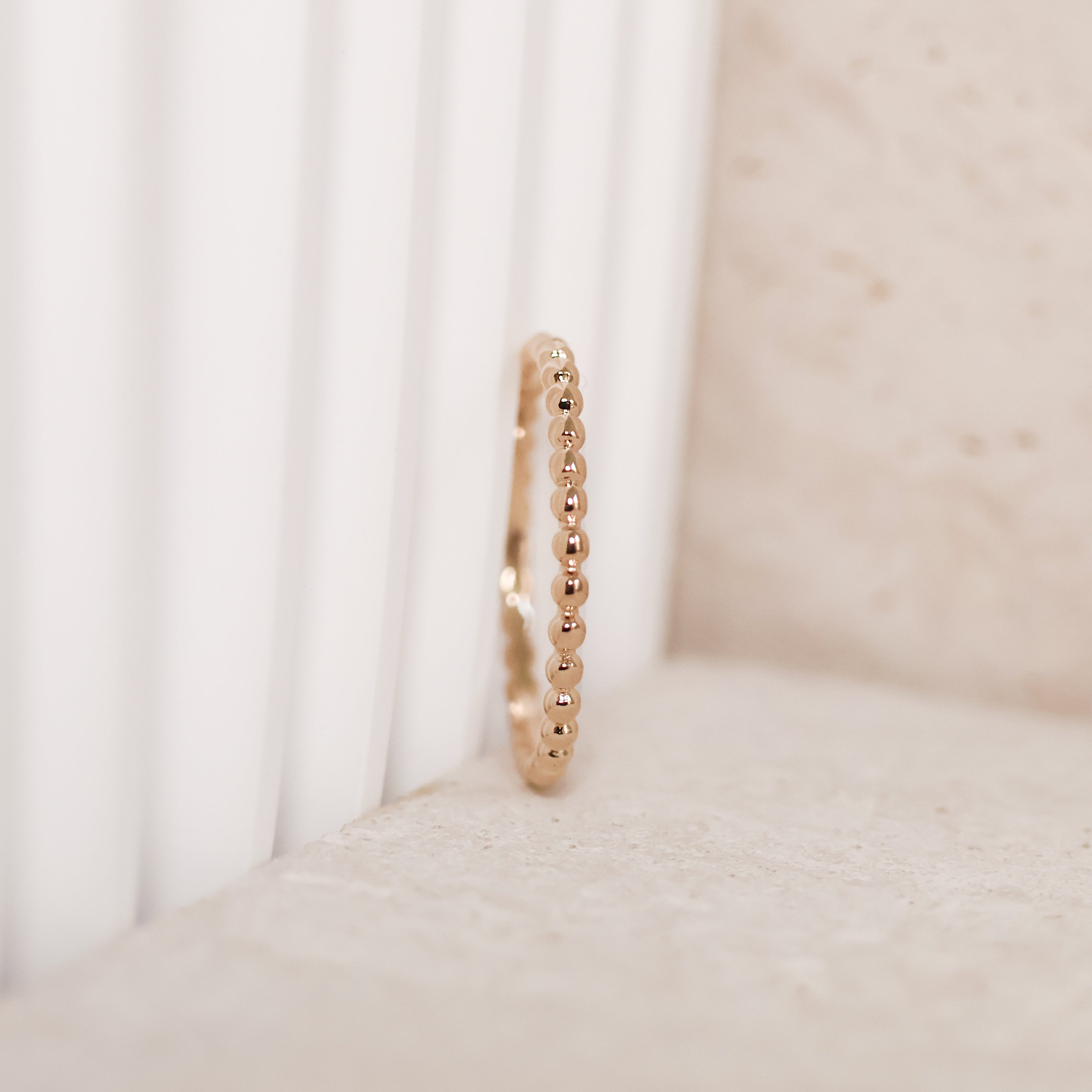 Bague Margot en plaqué or 18K, design perlé, minimaliste et raffiné, bijou élégant et intemporel Joyamada.