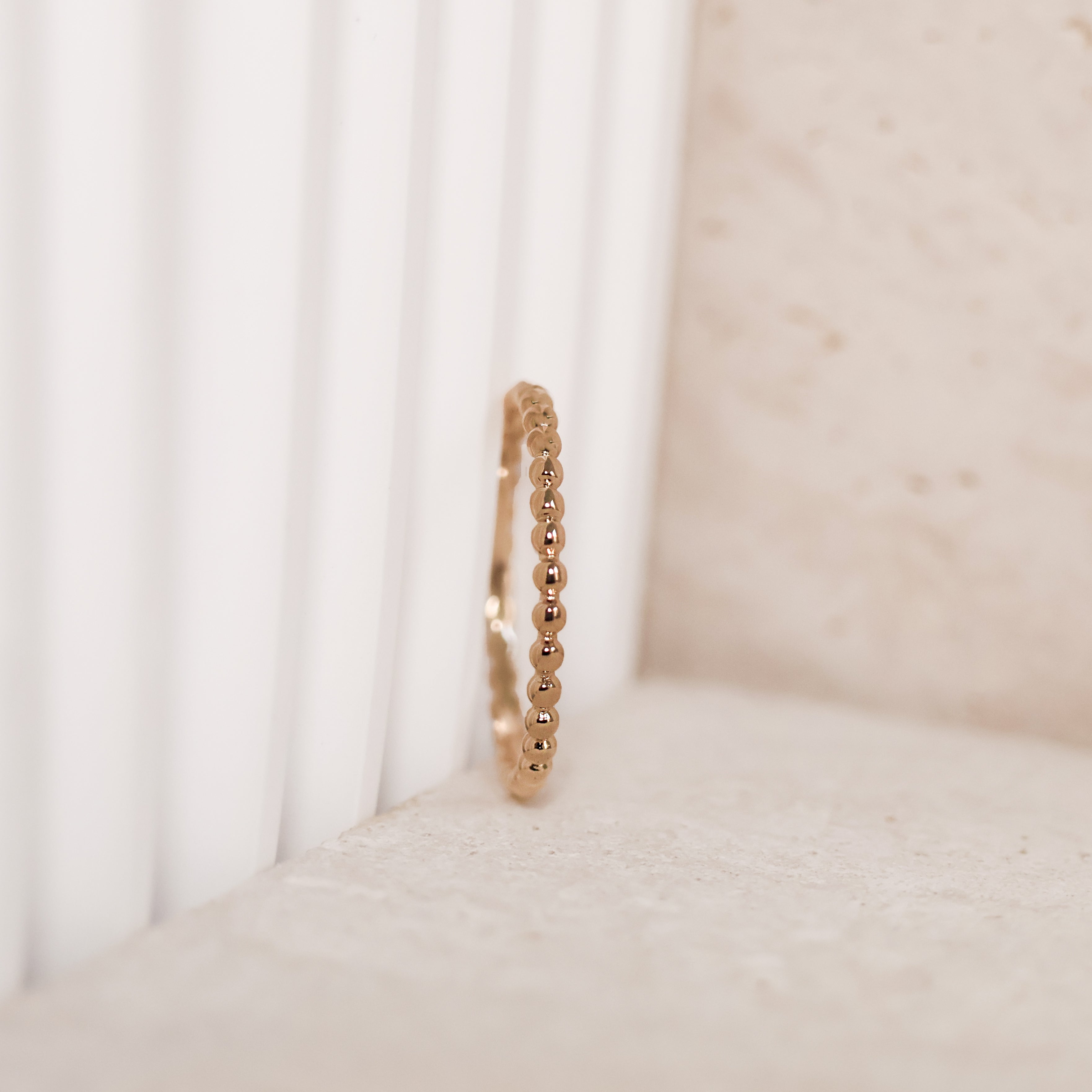 Bague Margot en plaqué or 18K, design perlé, minimaliste et raffiné, bijou élégant et intemporel Joyamada.