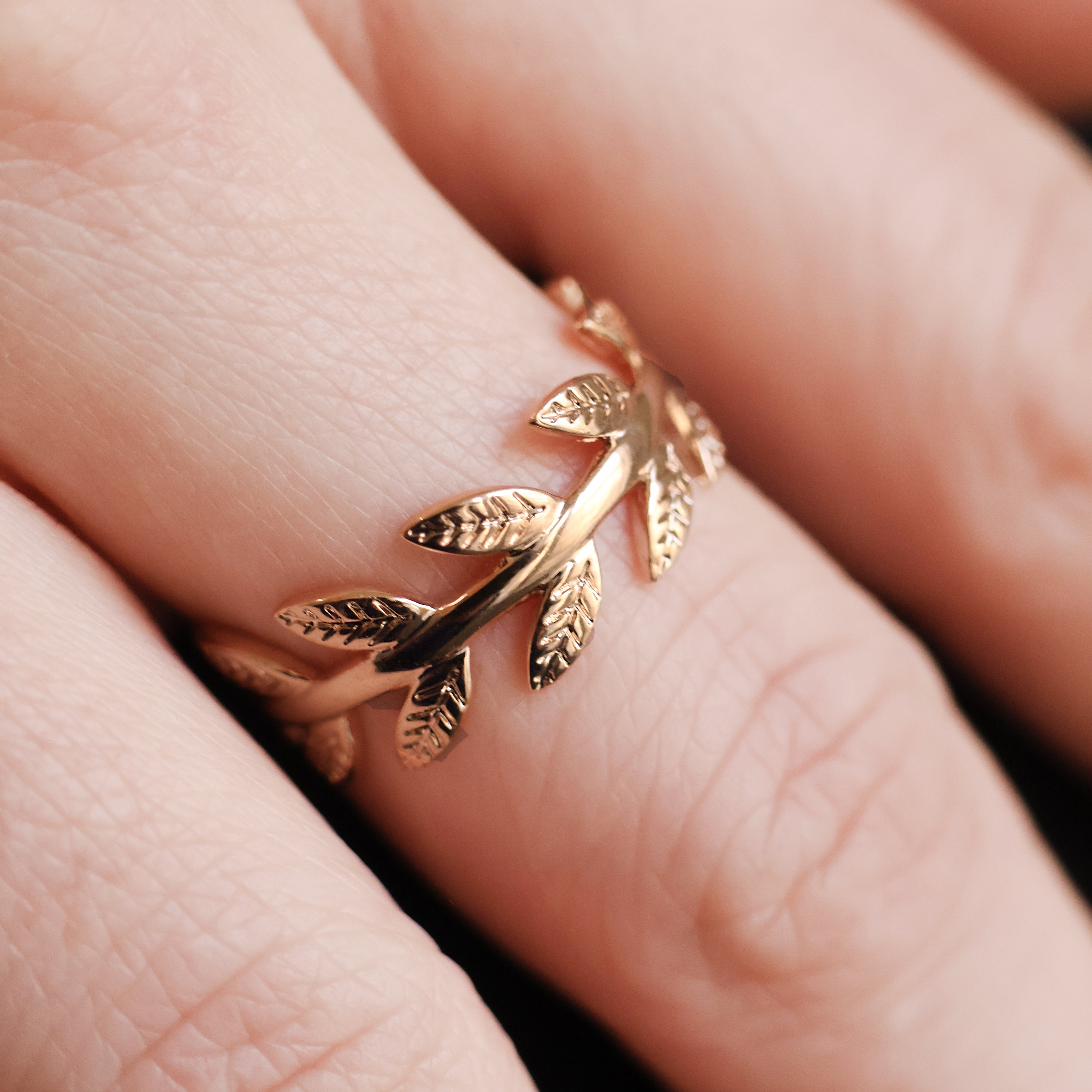 Bague Fumiko en plaqué or 18K, motif feuilles, bijou raffiné, nature élégante, bohème-chic et intemporel Joyamada