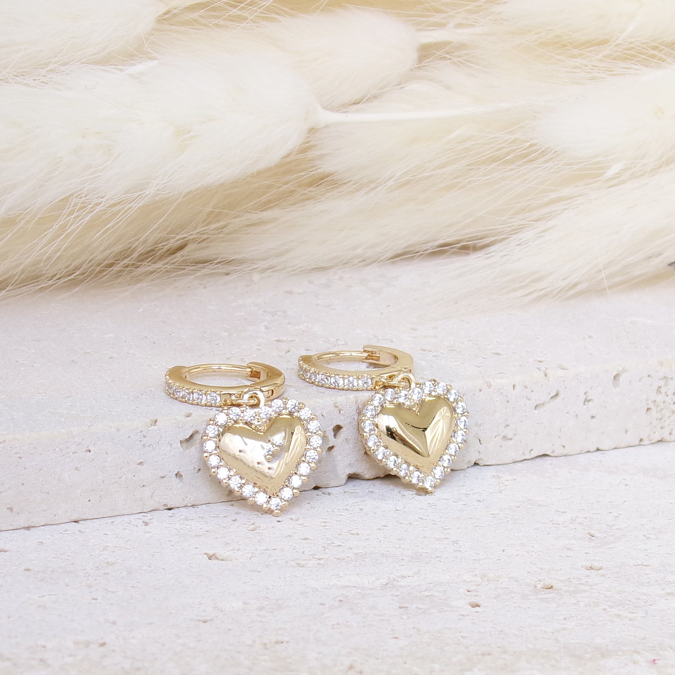 Loja mini hoop earrings curved heart with zircons gold-plated