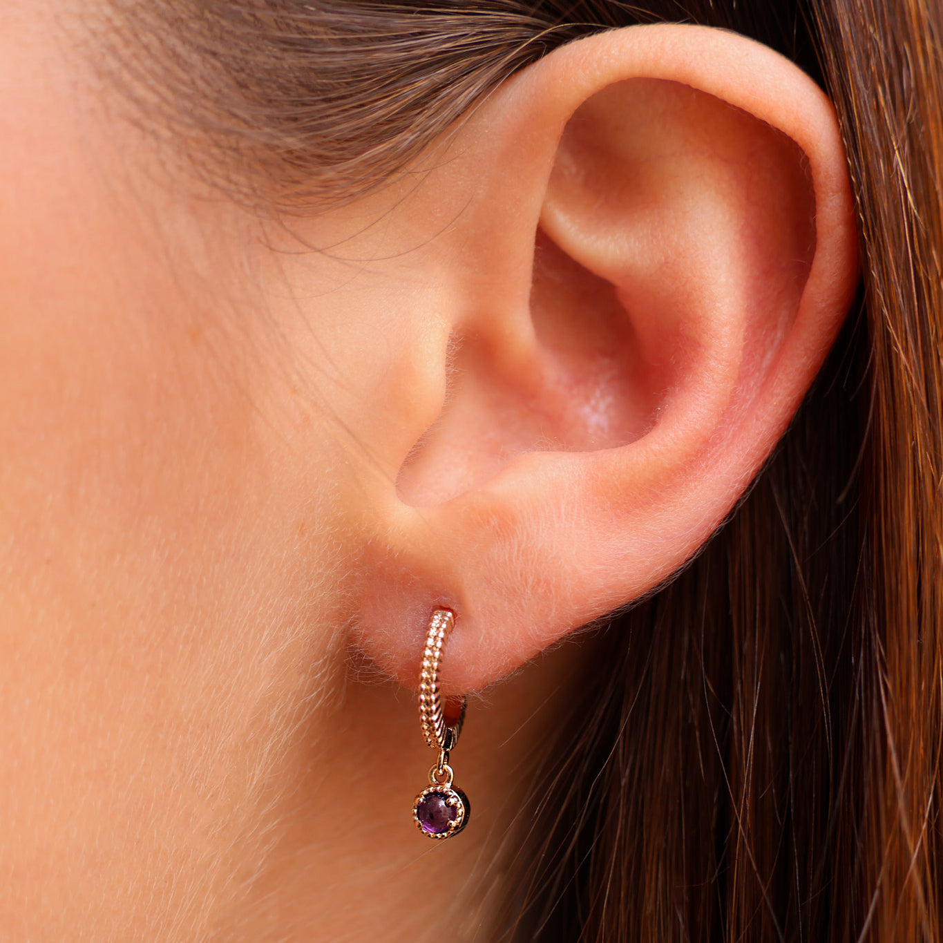 Mira mini hoop earrings striated with amethyst gold-plated