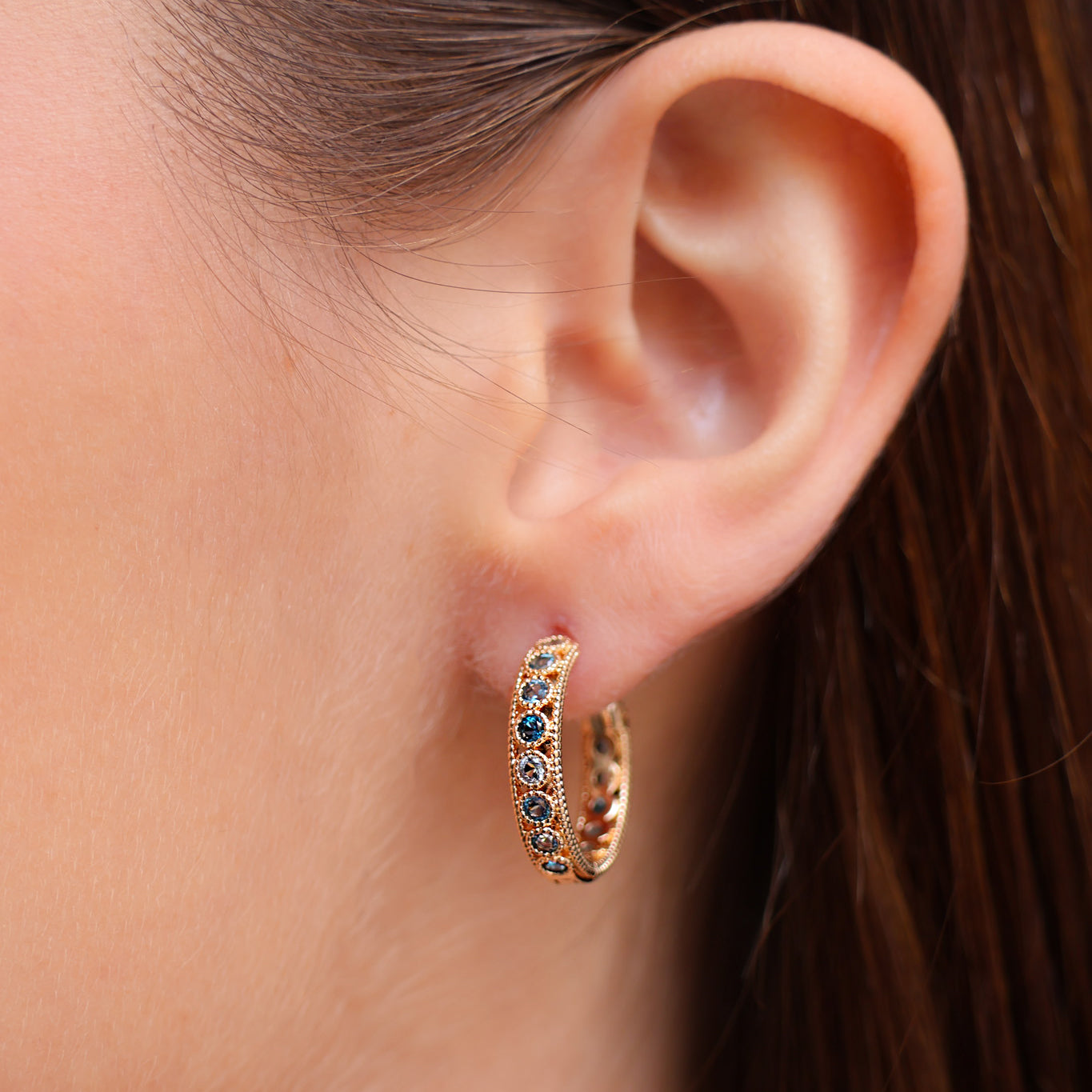 Riva hoop earrings 19mm blue zircons gold-plated