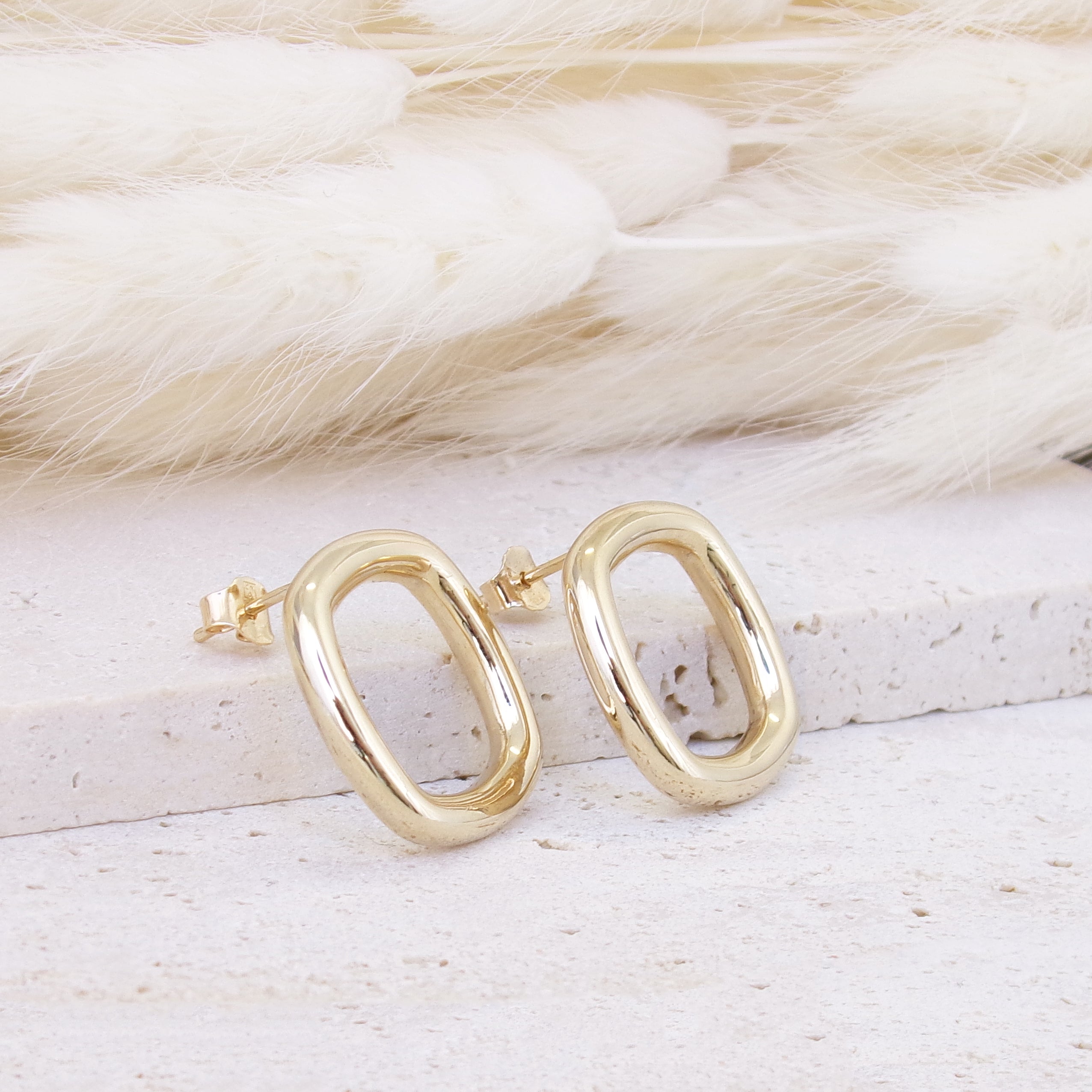 Gold-plated rounded square geometric earrings