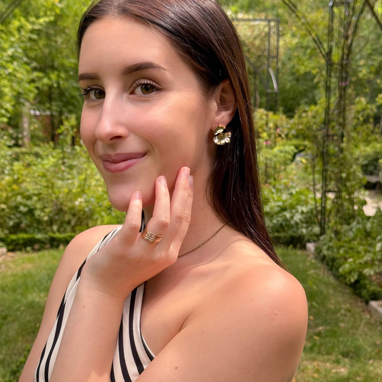 Mina earrings striated ginkgo leaf gold-plated