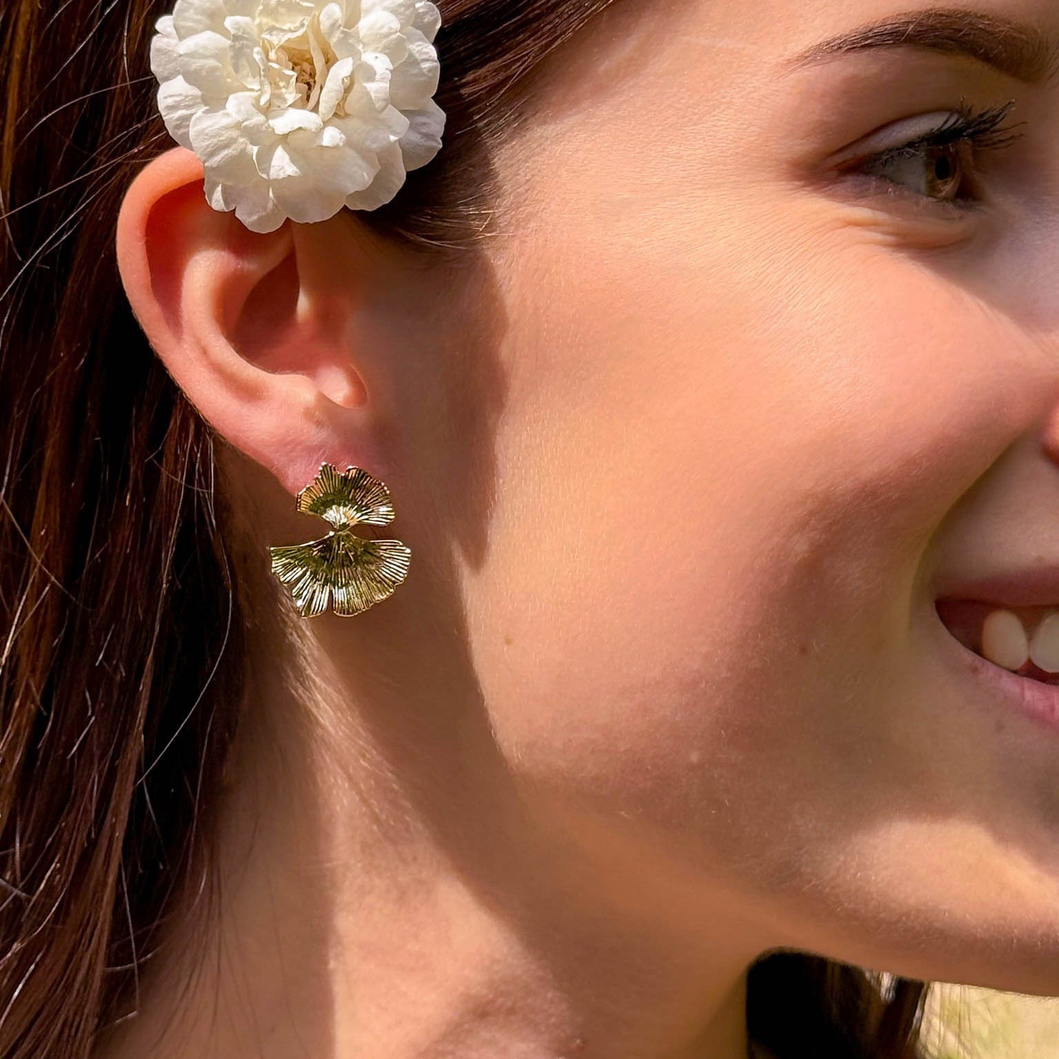 Mina earrings striated ginkgo leaf gold-plated