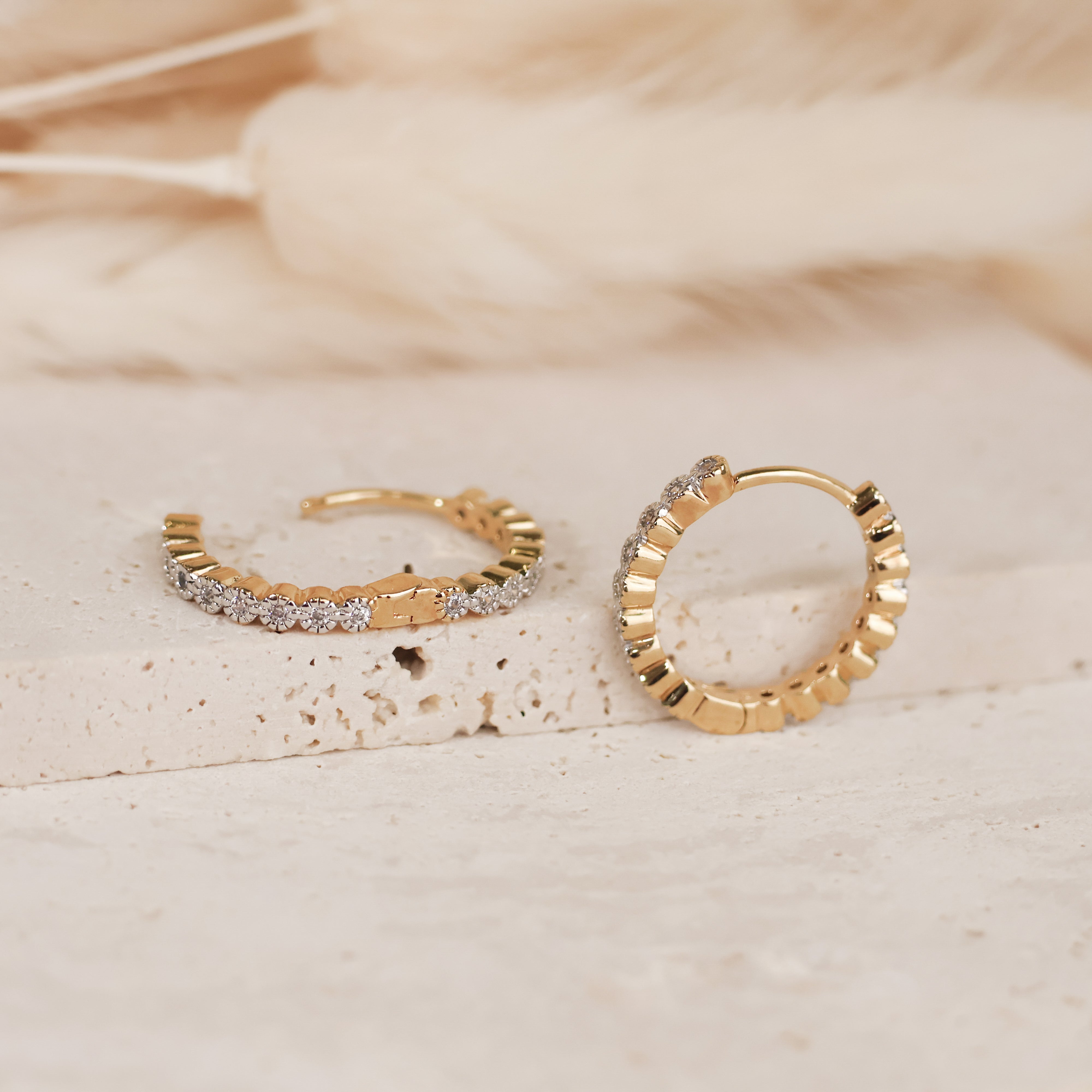 Créoles Crystal en plaqué or 18K, oxydes de zirconium, bijou raffiné, éclat exceptionnel, style intemporel Joyamada