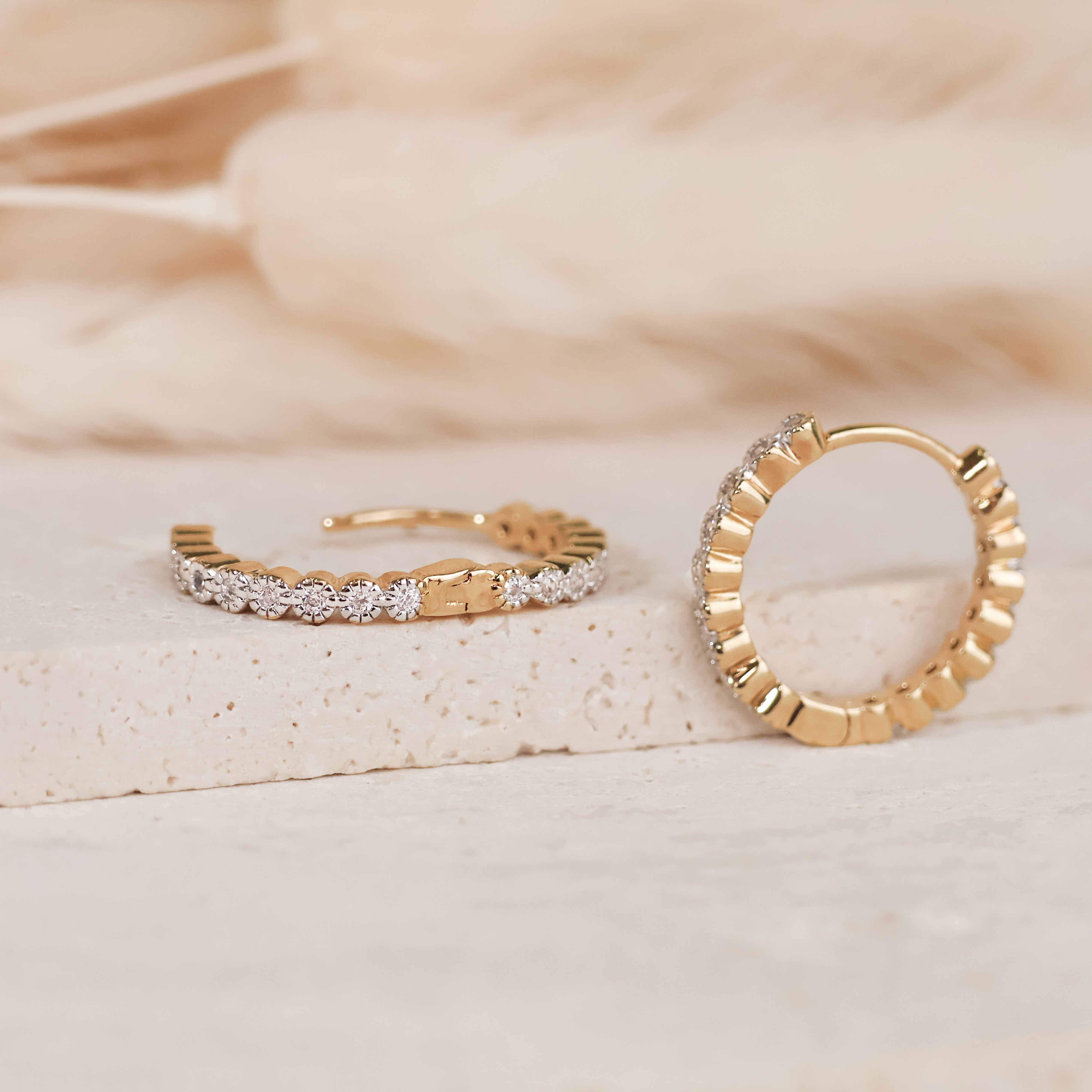 Créoles Crystal en plaqué or 18K, oxydes de zirconium, bijou raffiné, éclat exceptionnel, style intemporel Joyamada