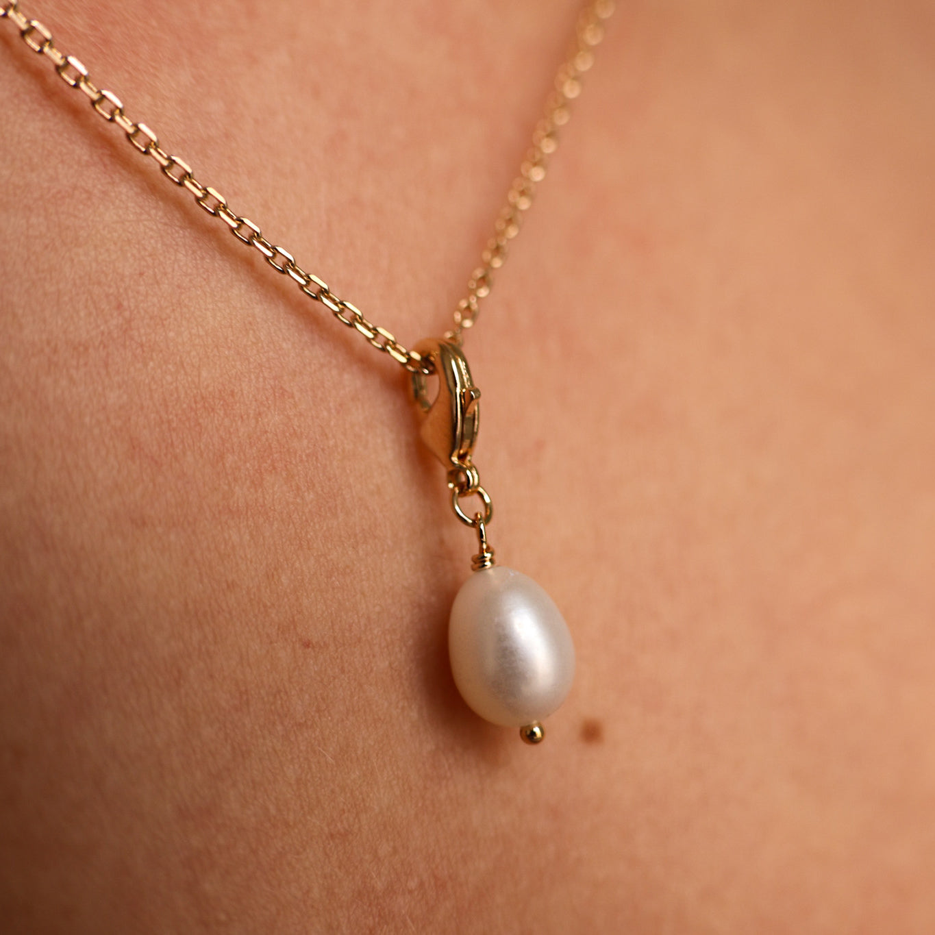 Cultured Pearl charm gold-plated