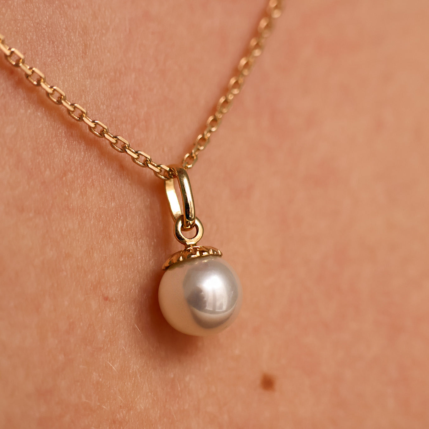 Mother-of-Pearl Bead Charm gold-plated