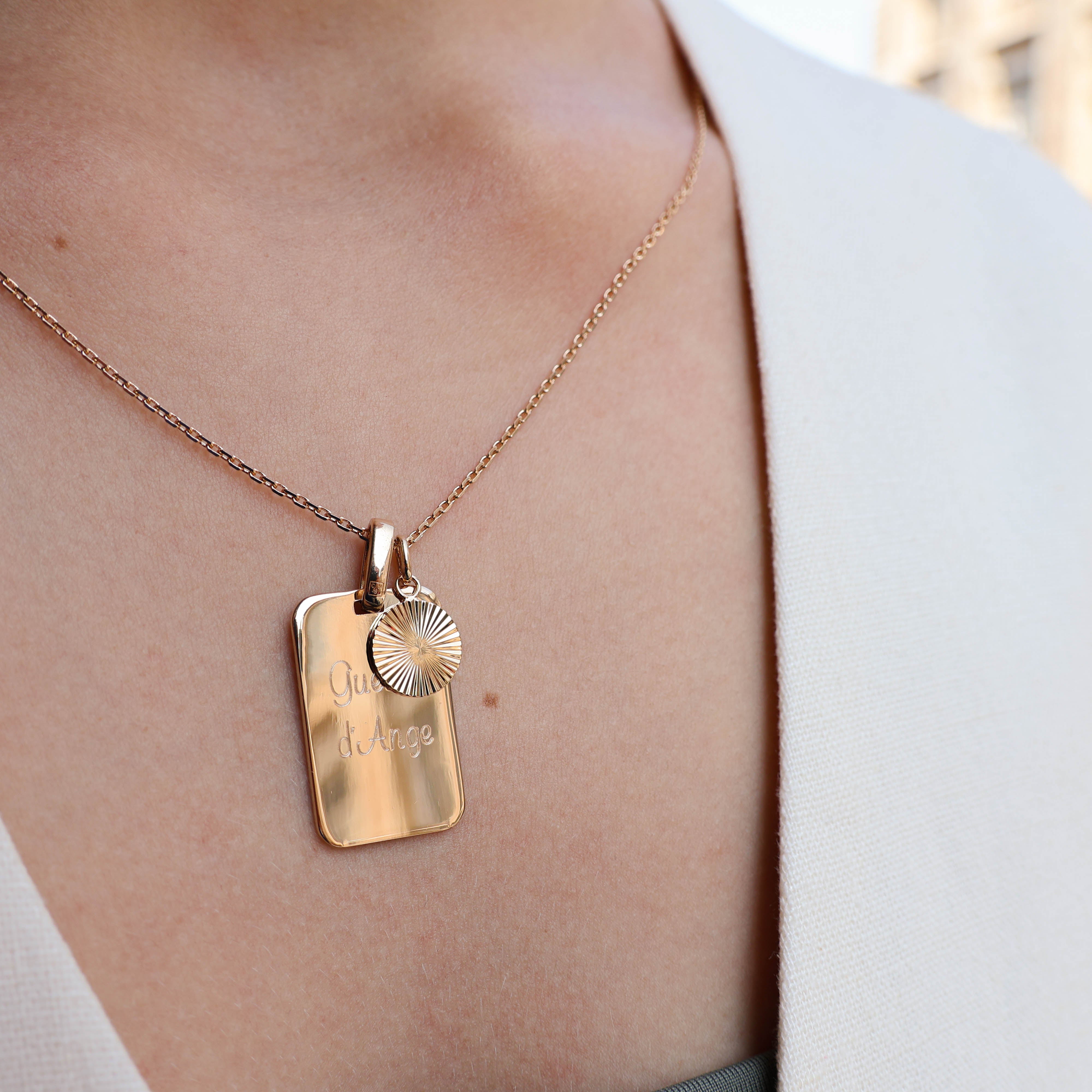 Cassiopeia charm 10mm striated gold-plated