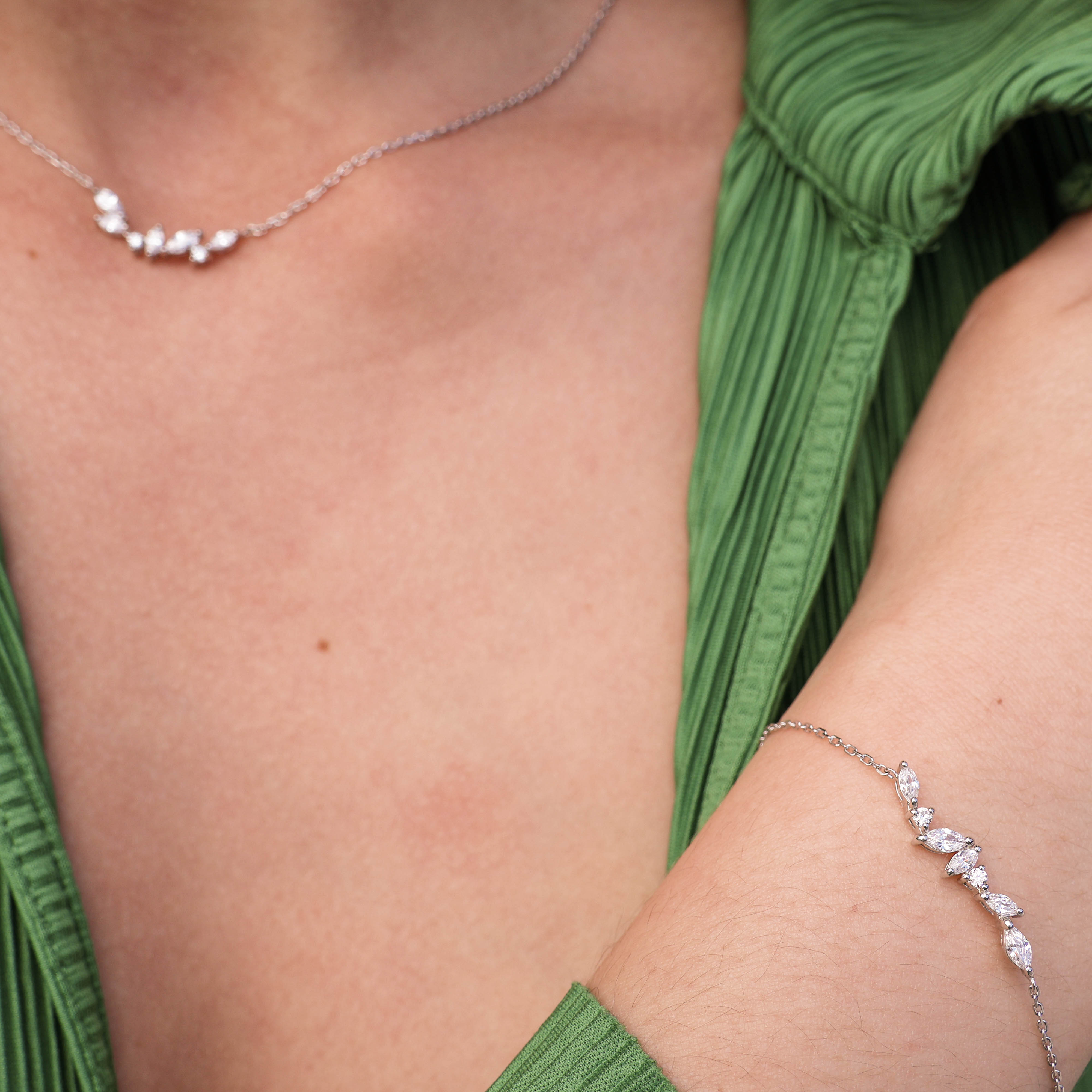 Luna bracelet 18cm with sparkling zircon petals sterling silver