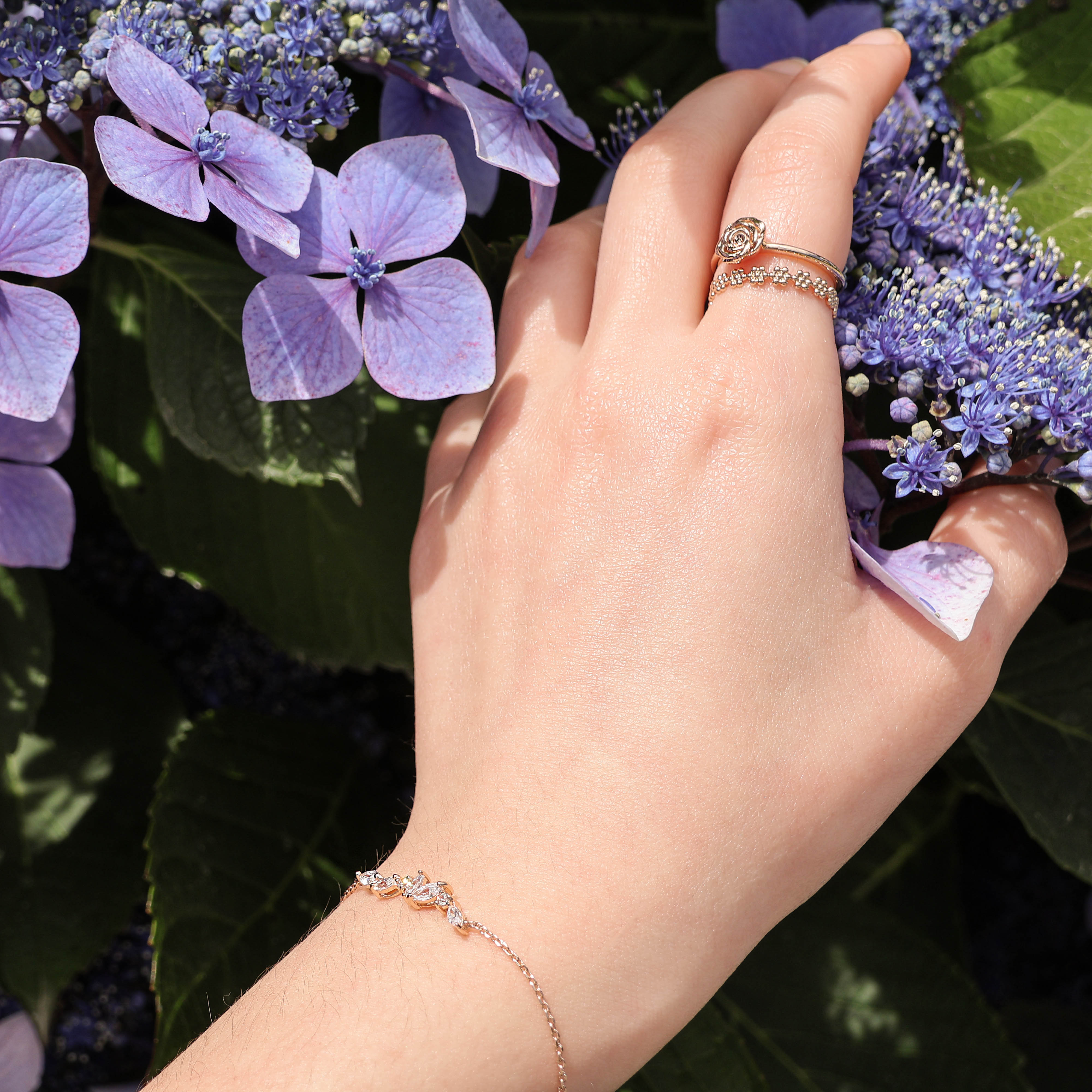 Luna bracelet 18cm with sparkling zircon petals gold-plated