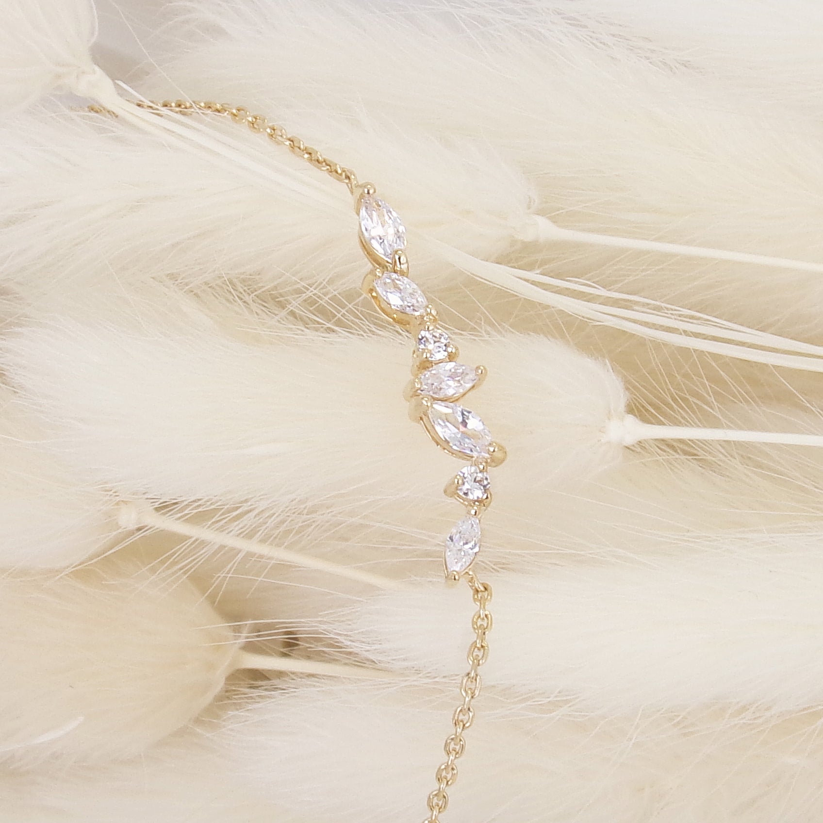 Luna bracelet 18cm with sparkling zircon petals gold-plated