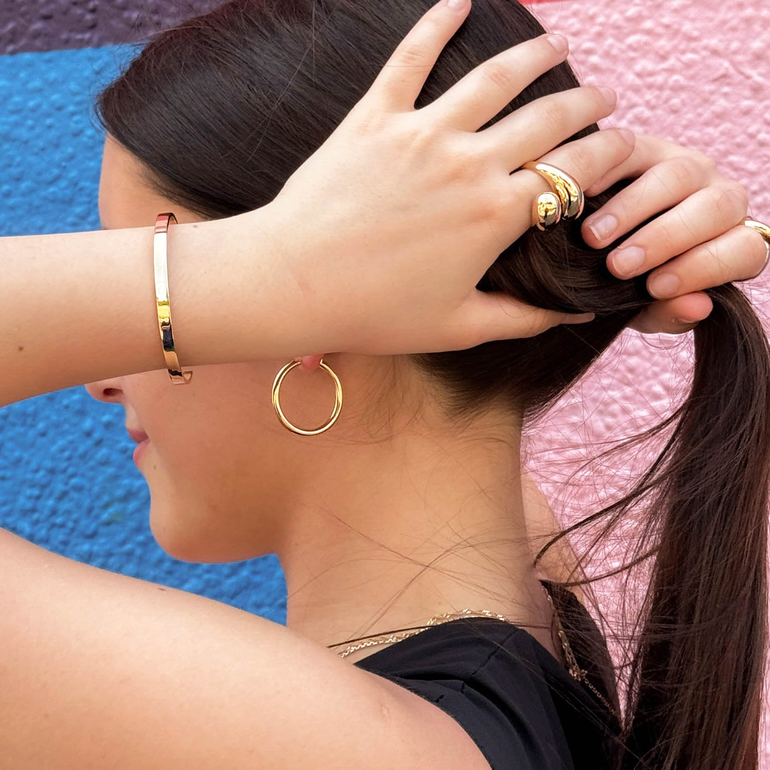 Akiko smooth open bangle bracelet gold-plated