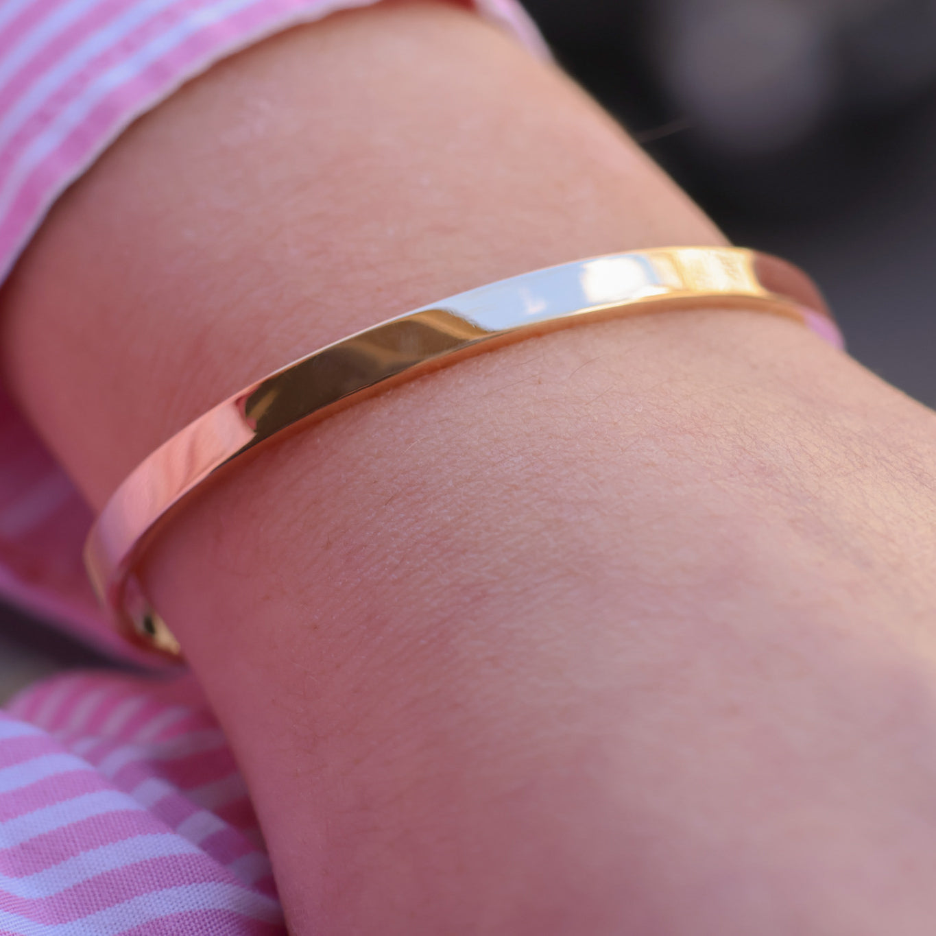 Akiko smooth open bangle bracelet gold-plated