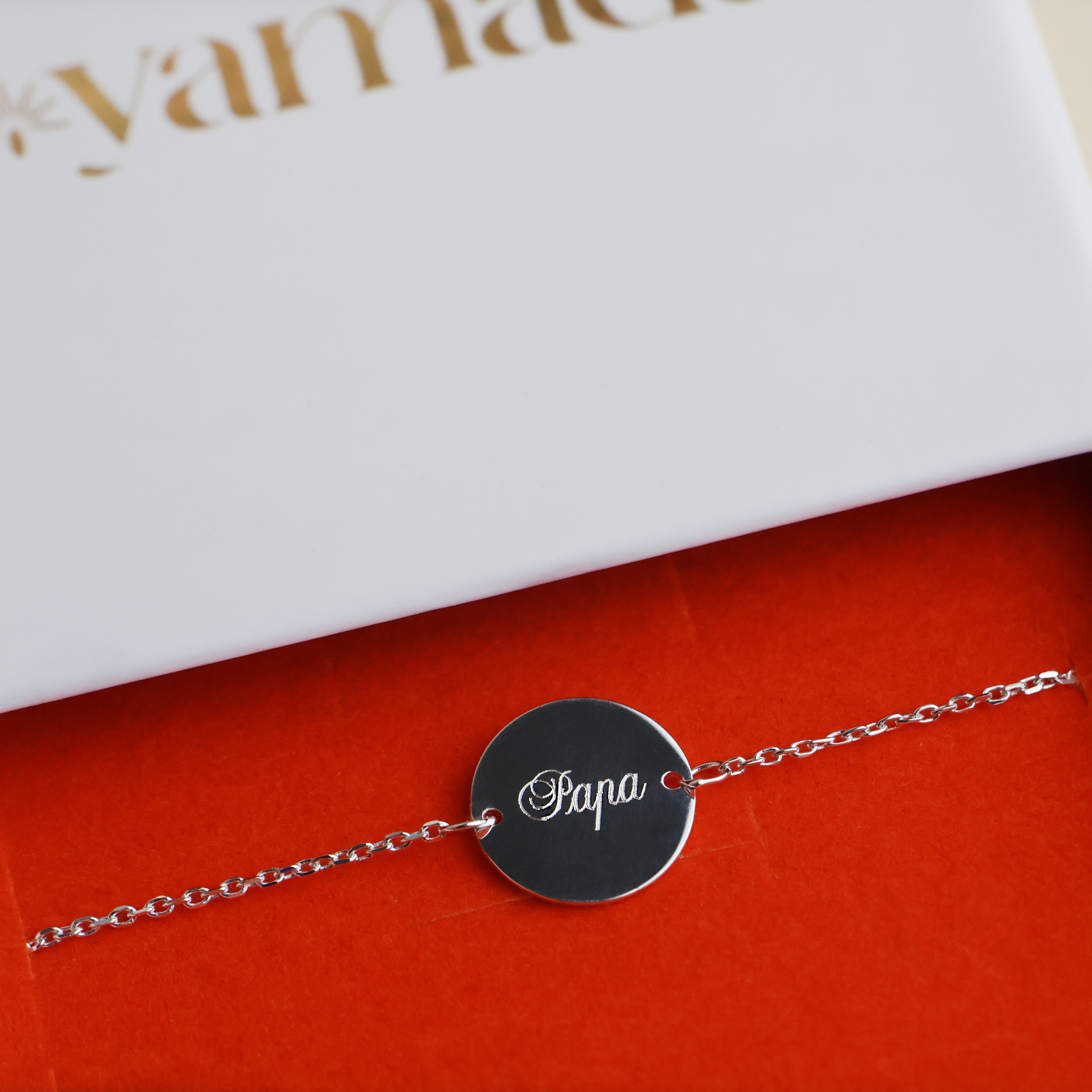 Bracelet Zaria en argent 925 rhodié, médaille lisse gravable, ajustable, bijou raffiné et personnalisable Joyamada.