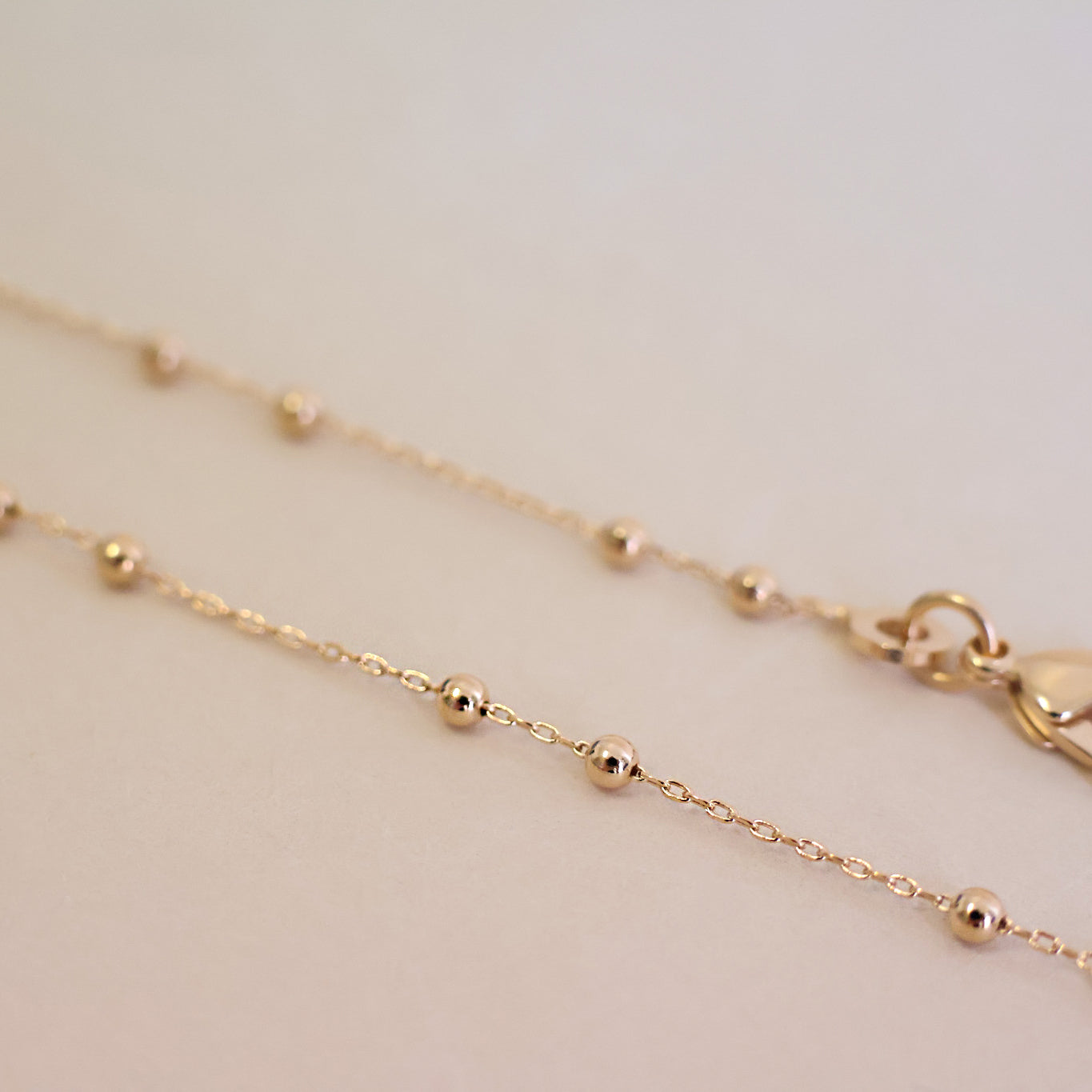 Mikadi beaded chain necklace forcat stitch gold-plated