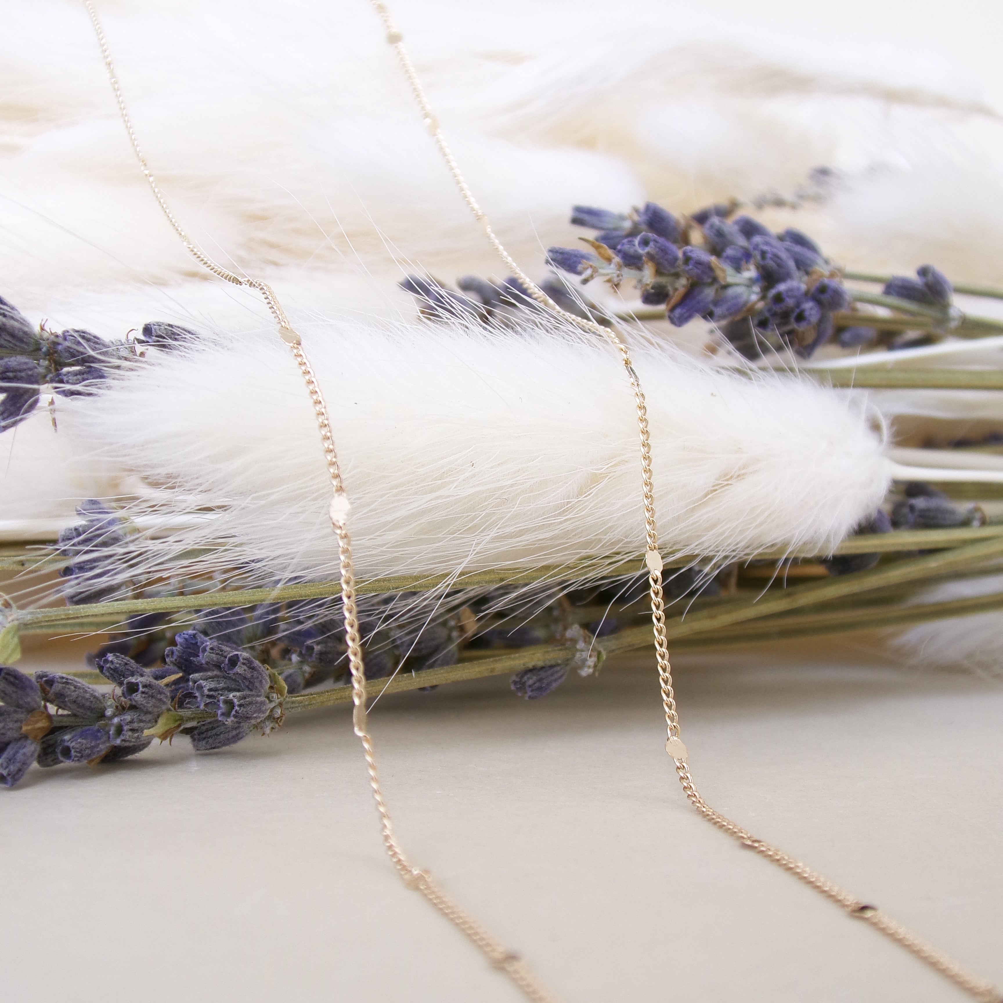 Kesia chain flat beads forcat mesh gold-plated