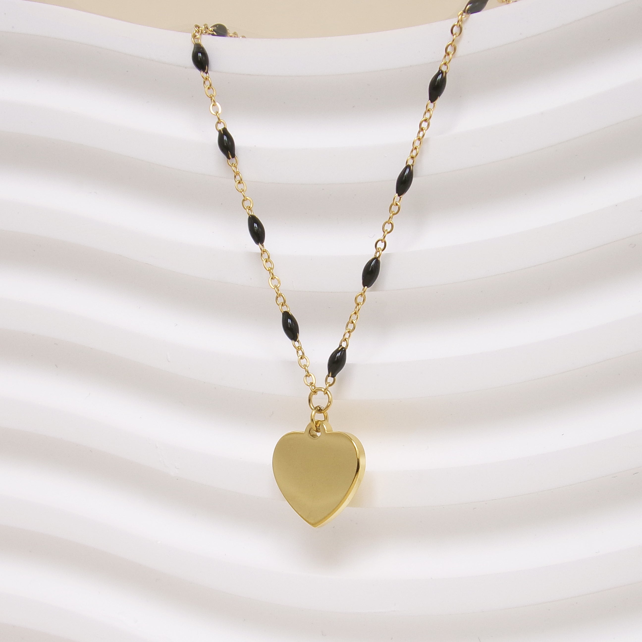 Black pearl Chloe necklace with heart pendant stainless steel to engrave