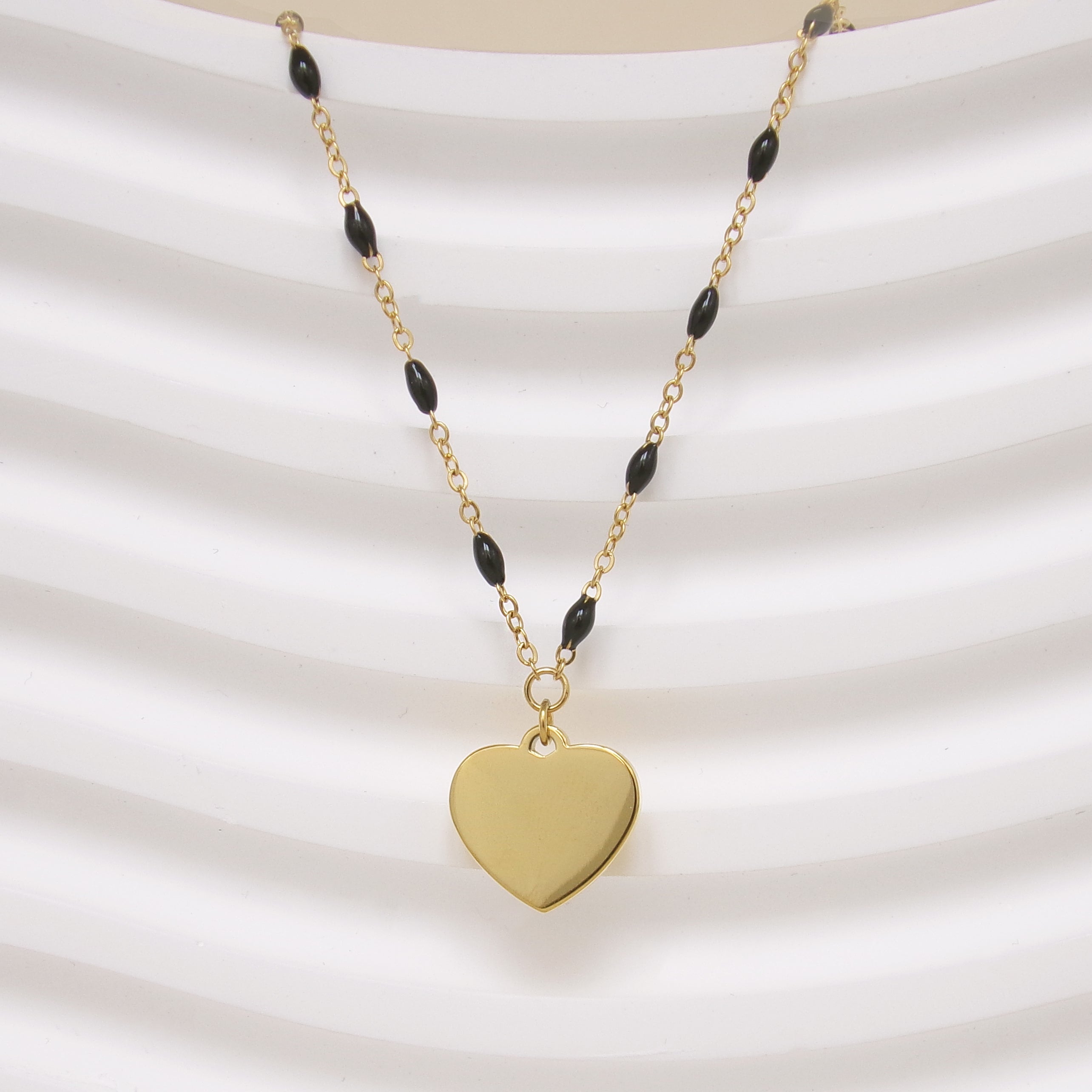 Black pearl Chloe necklace with heart pendant stainless steel to engrave