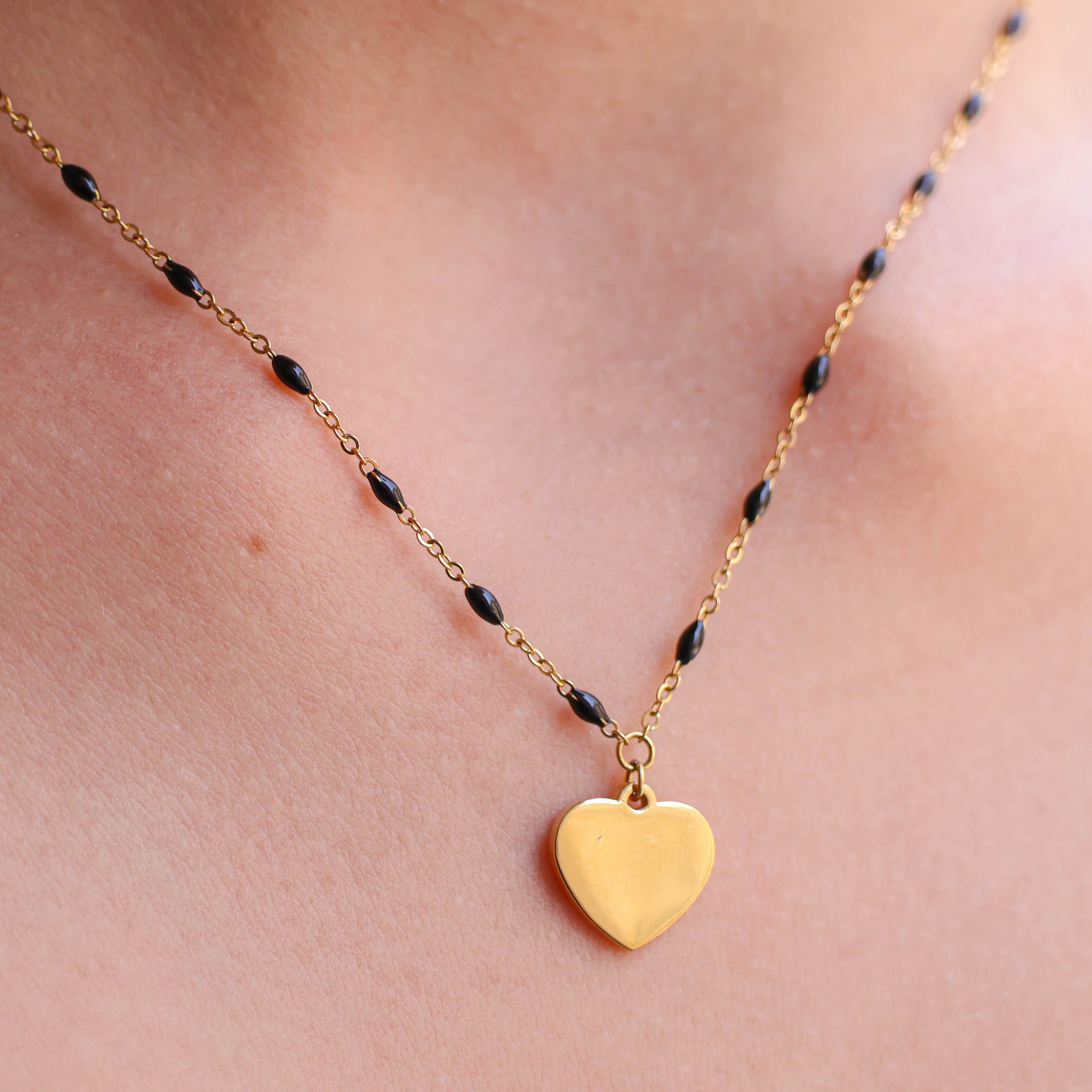 Black pearl Chloe necklace with heart pendant stainless steel to engrave