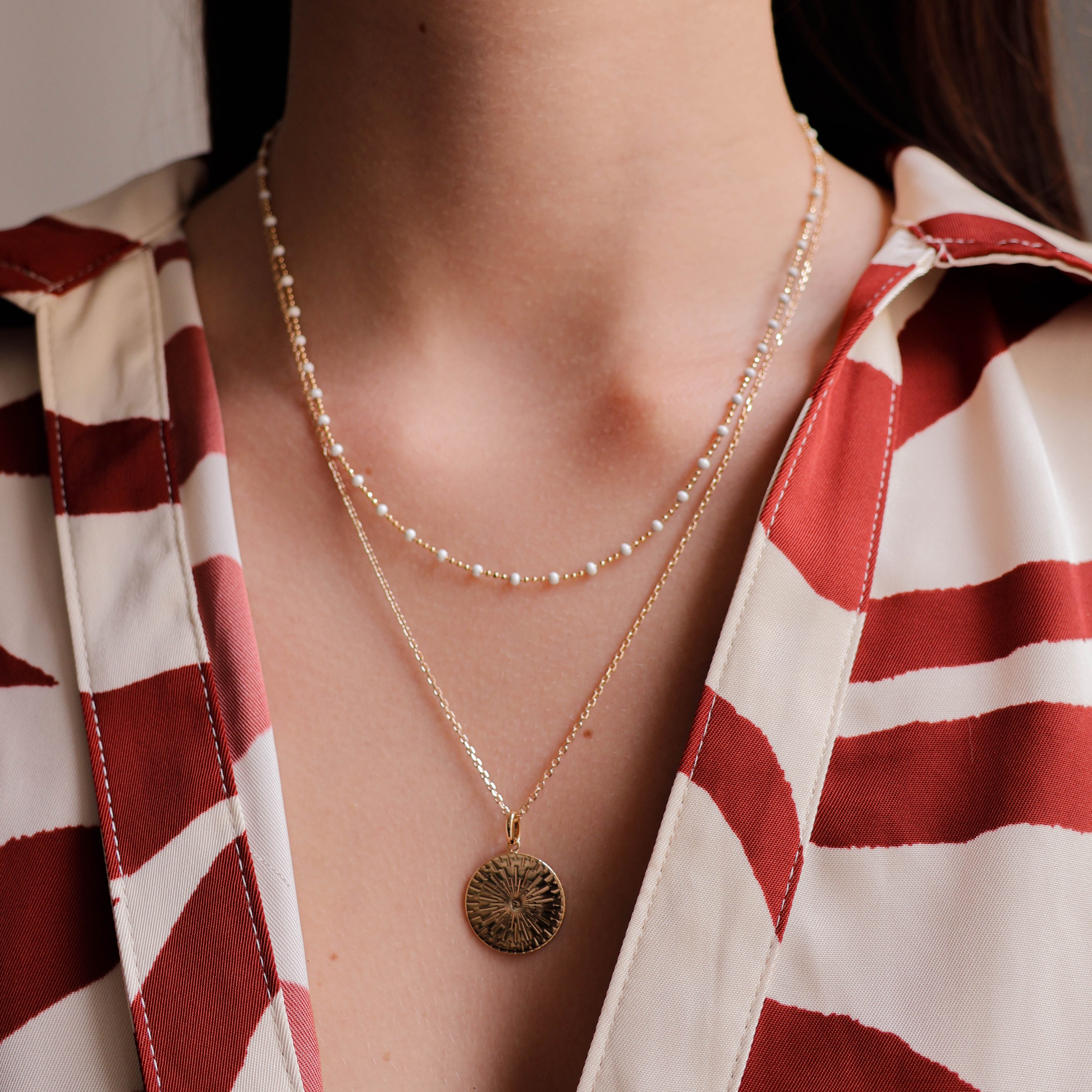 Almaria chain white lacquered beads gold-plated