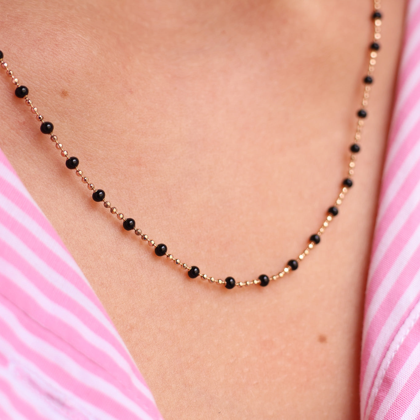 Black enamel beaded Almaria necklace with gold-plated mesh