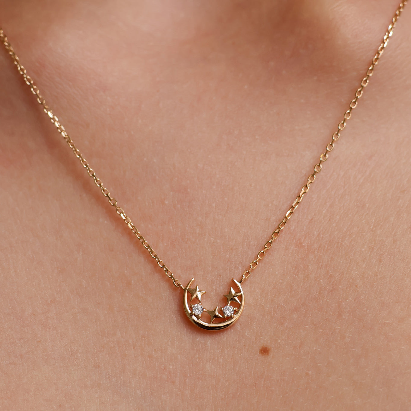 Gold-plated zirconium oxide shimmering moon Iséa necklace