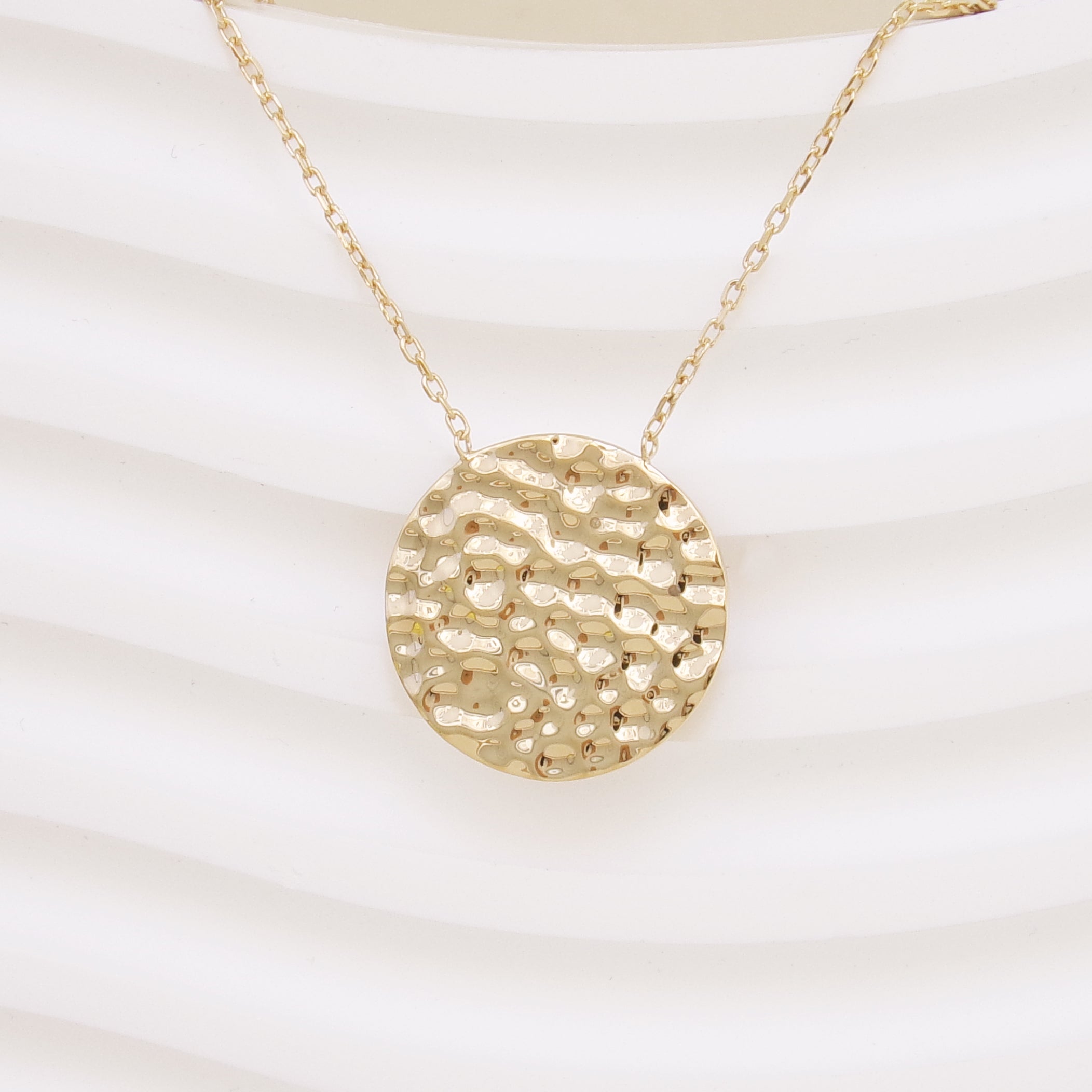 Sierra necklace hammered medal gold-plated