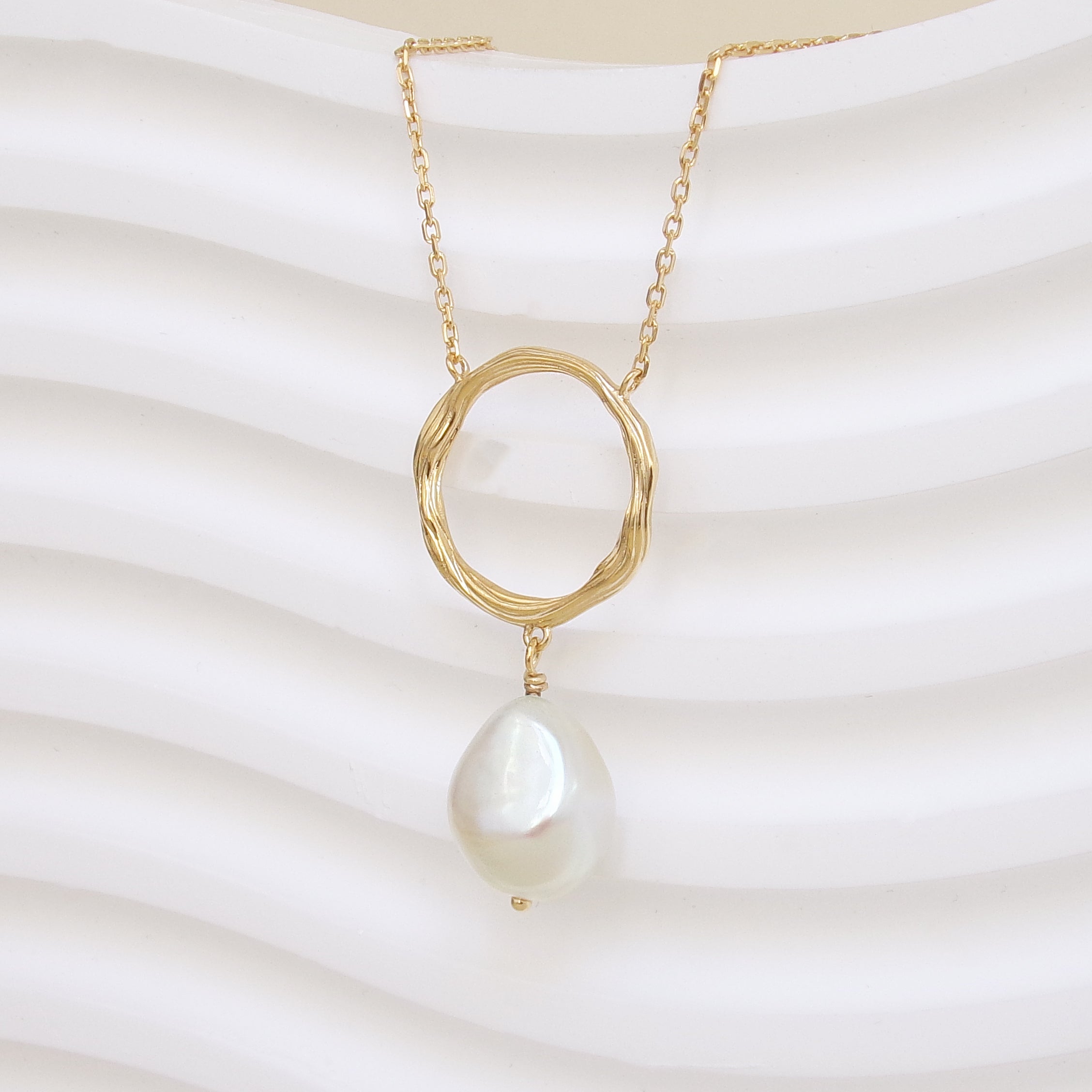 Gold-plated freshwater pearl Haya necklace