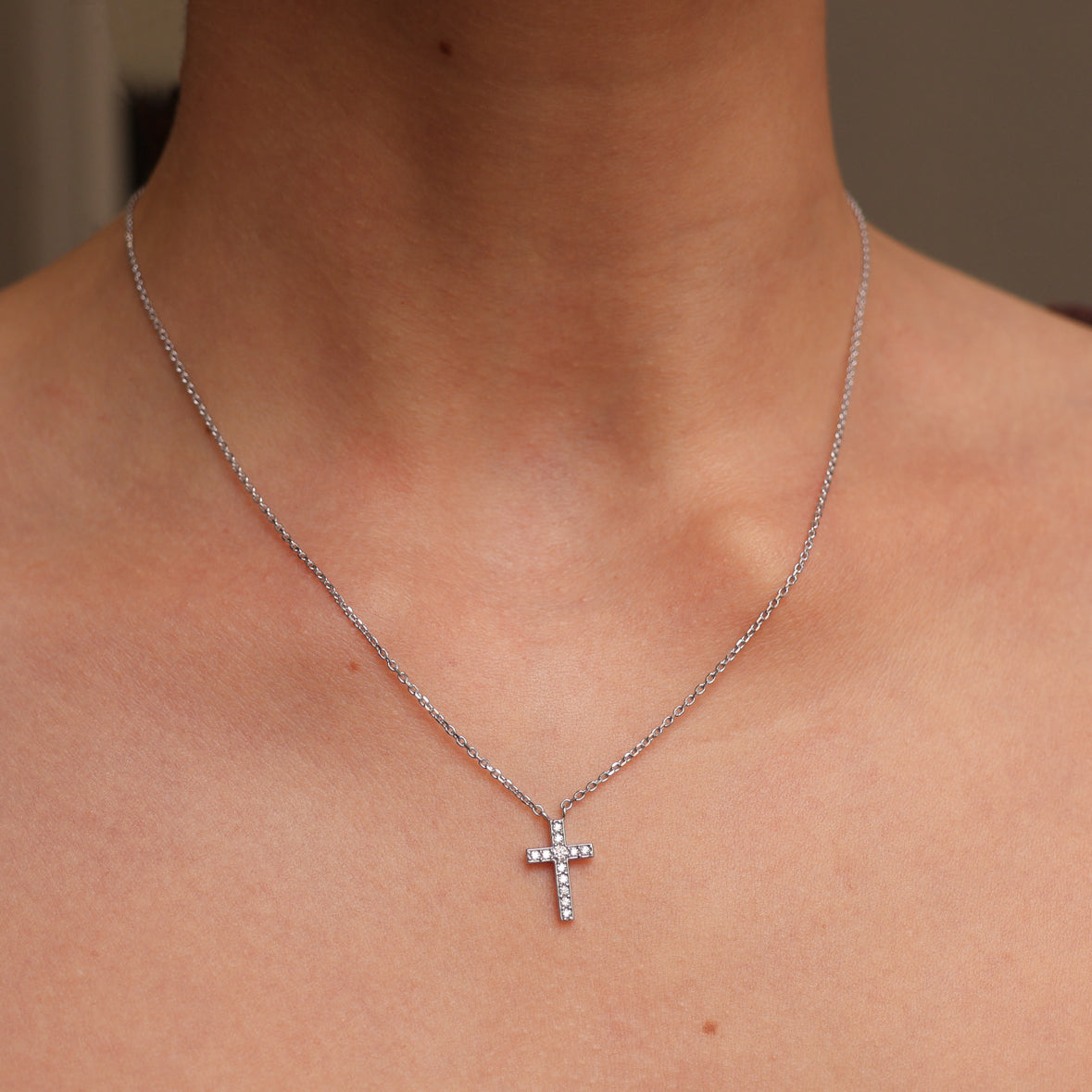 Silver zirconium oxide cross Leena necklace