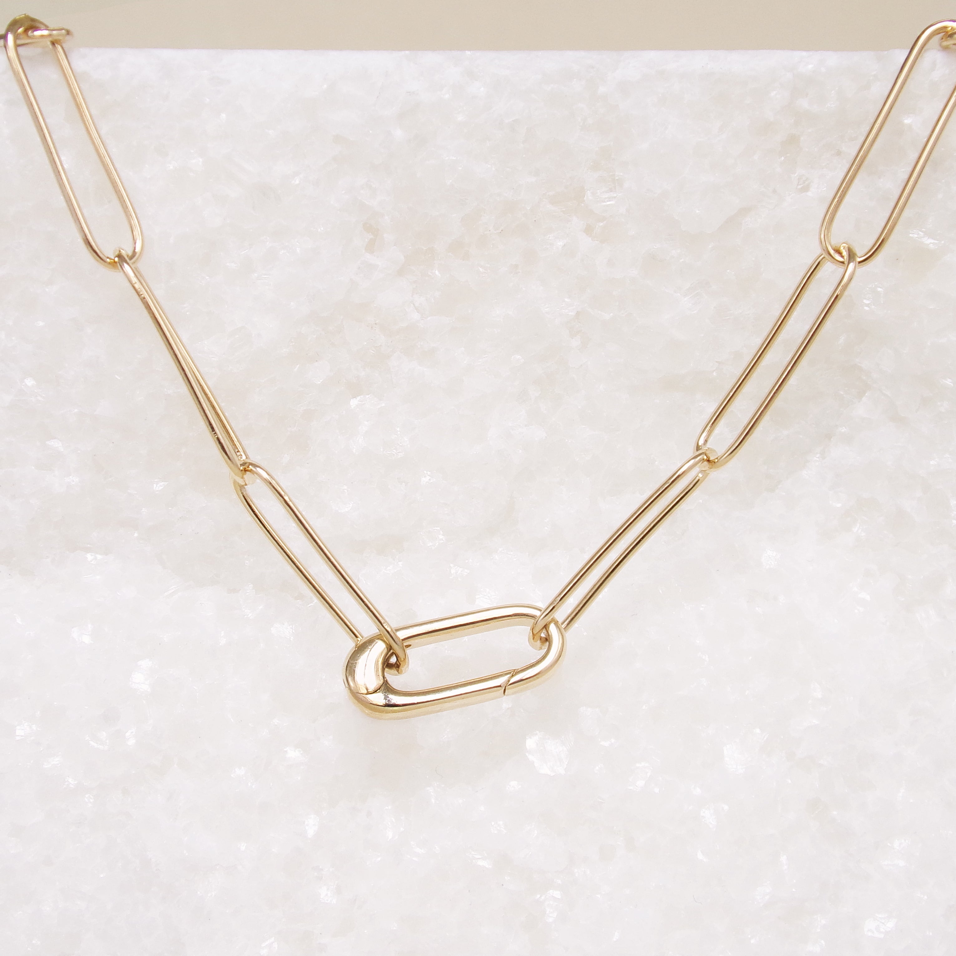 Small paperclip Milo necklace with gold-plated opening